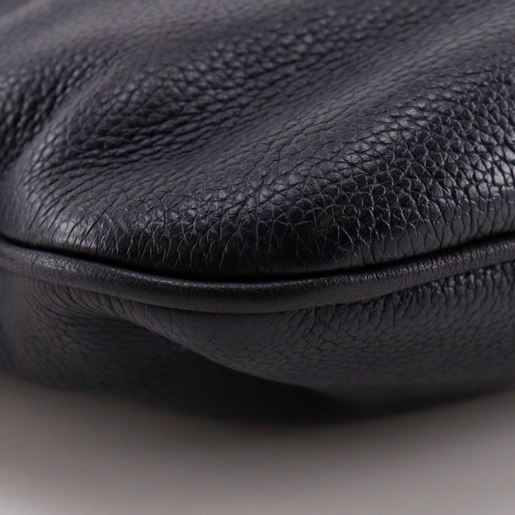 Loewe Black Leather Shoulder Bag (Pre-Owned)