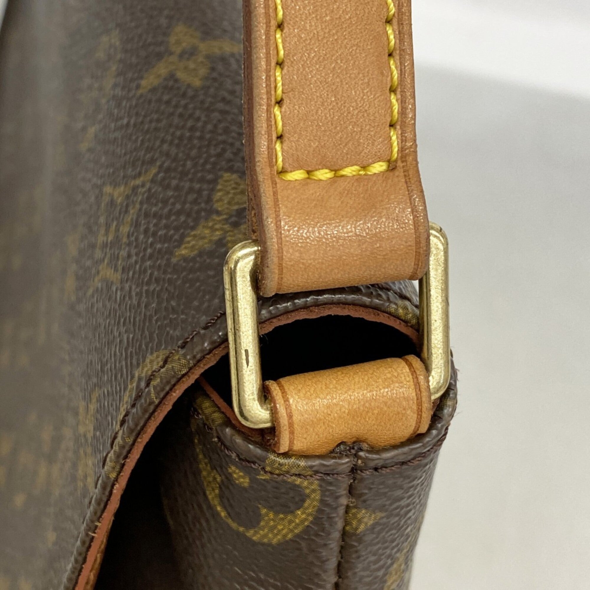 Louis Vuitton Brown Shoulder Bag (Pre-Owned)