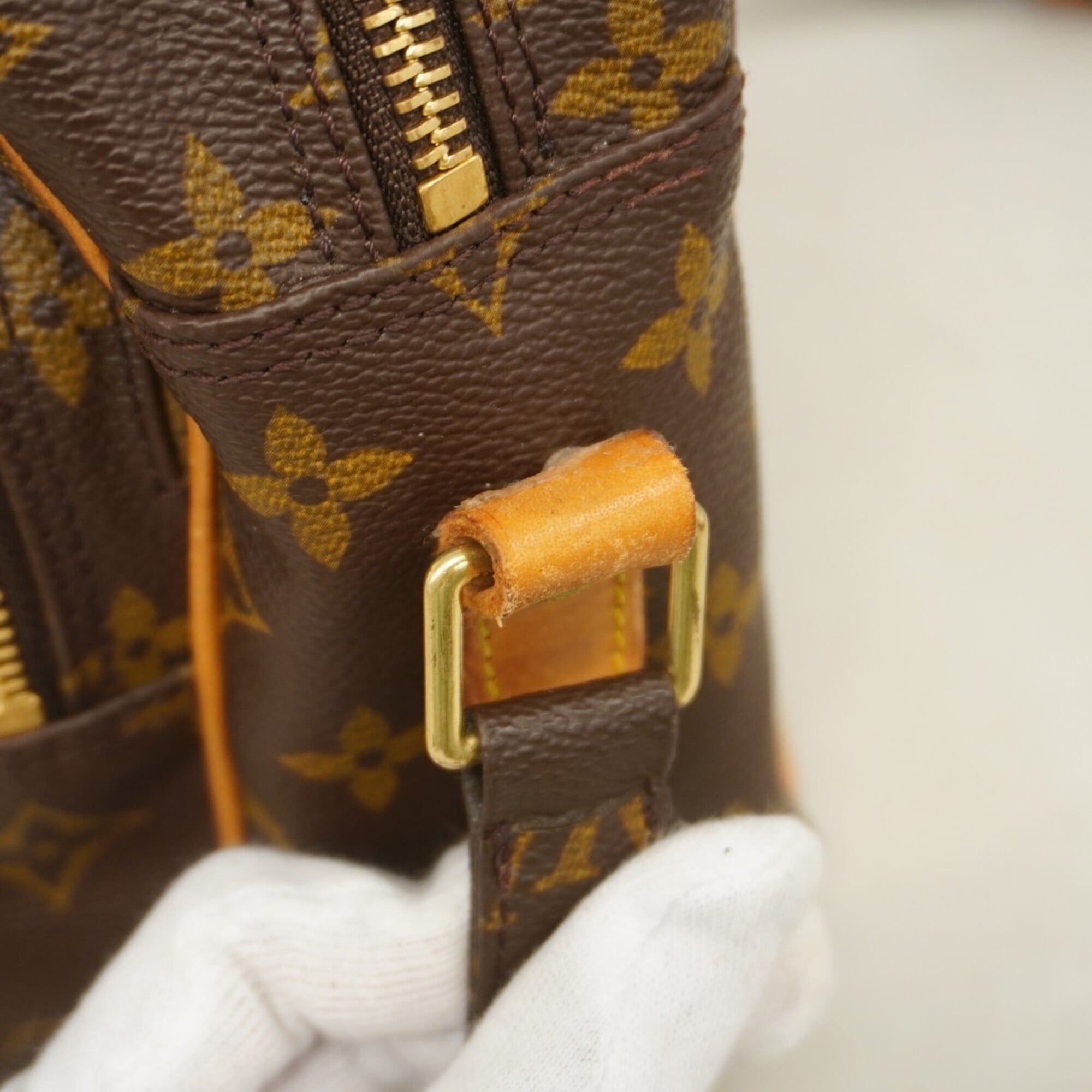 Louis Vuitton Brown Shoulder Bag (Pre-Owned)