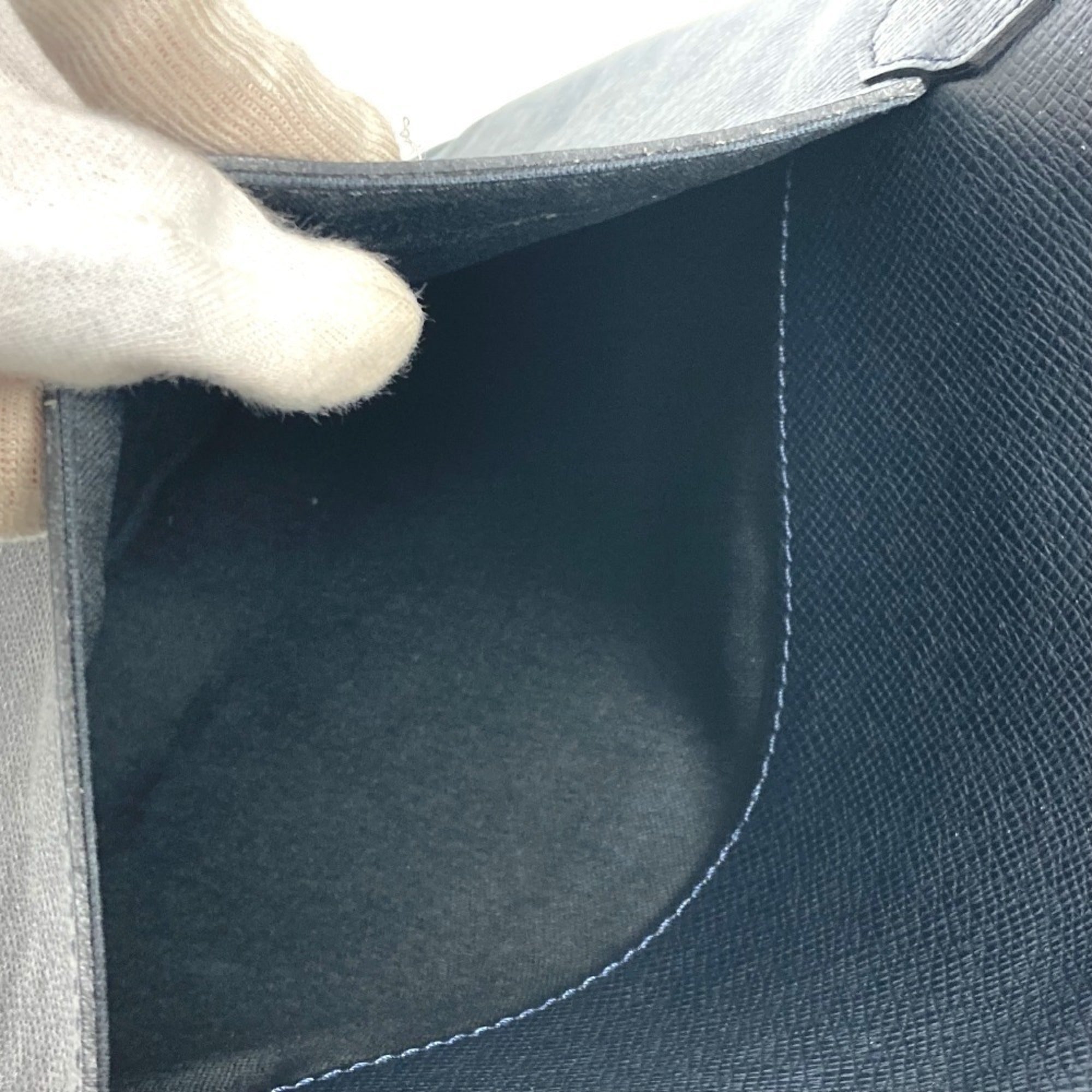 Louis Vuitton Boreal Navy Taiga Leather Shoulder Bag (Pre-Owned)