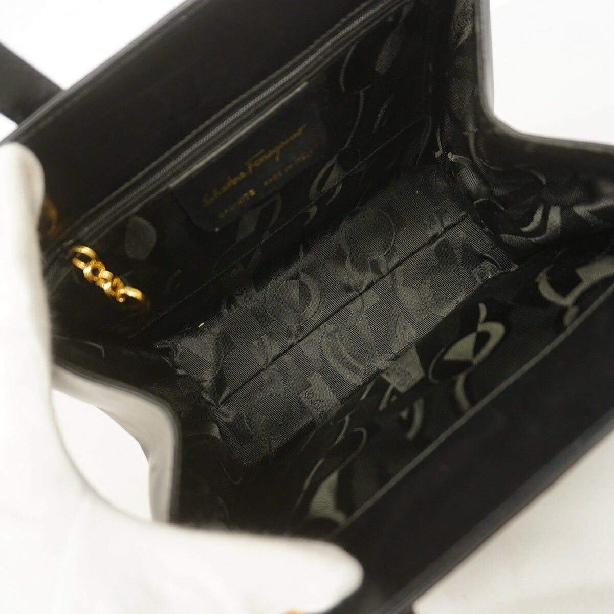 Salvatore Ferragamo Black Leather Handbag (Pre-Owned)
