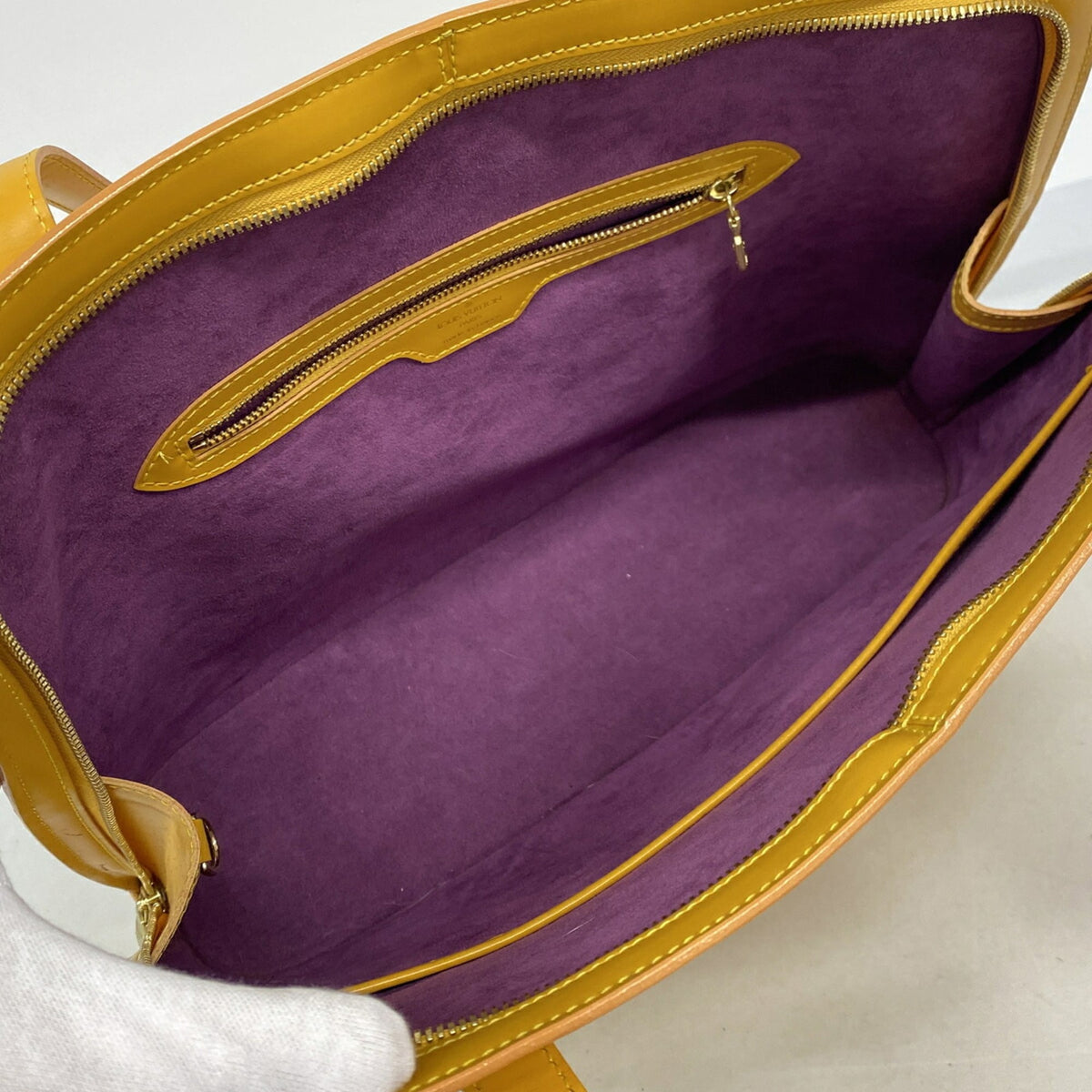 Louis Vuitton Jaune Shoulder Bag (Pre-Owned)