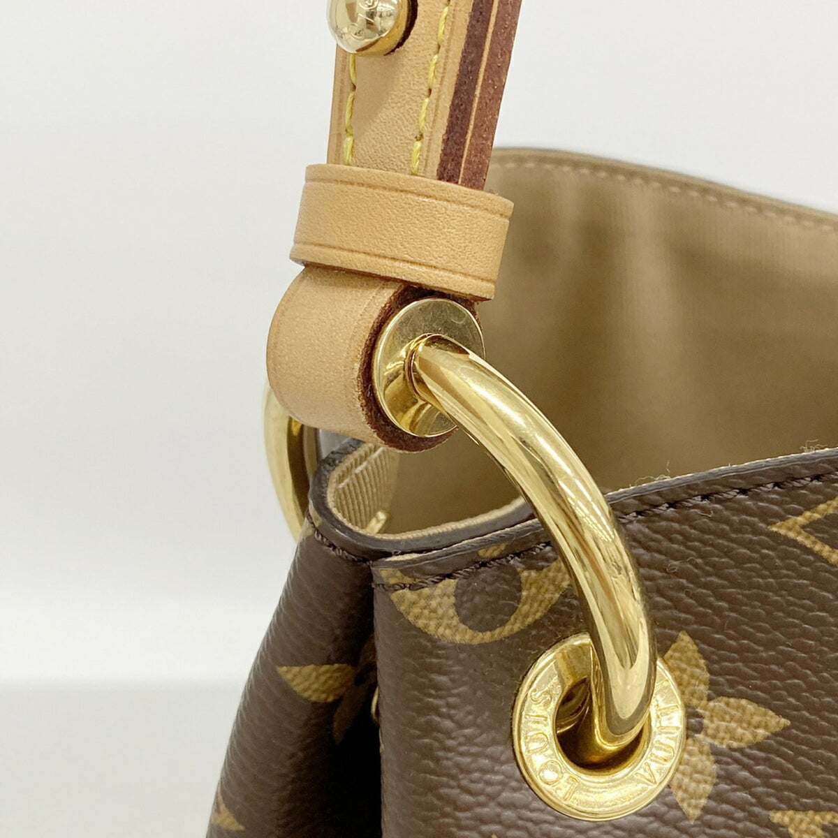 Louis Vuitton Beige Shoulder Bag (Pre-Owned)