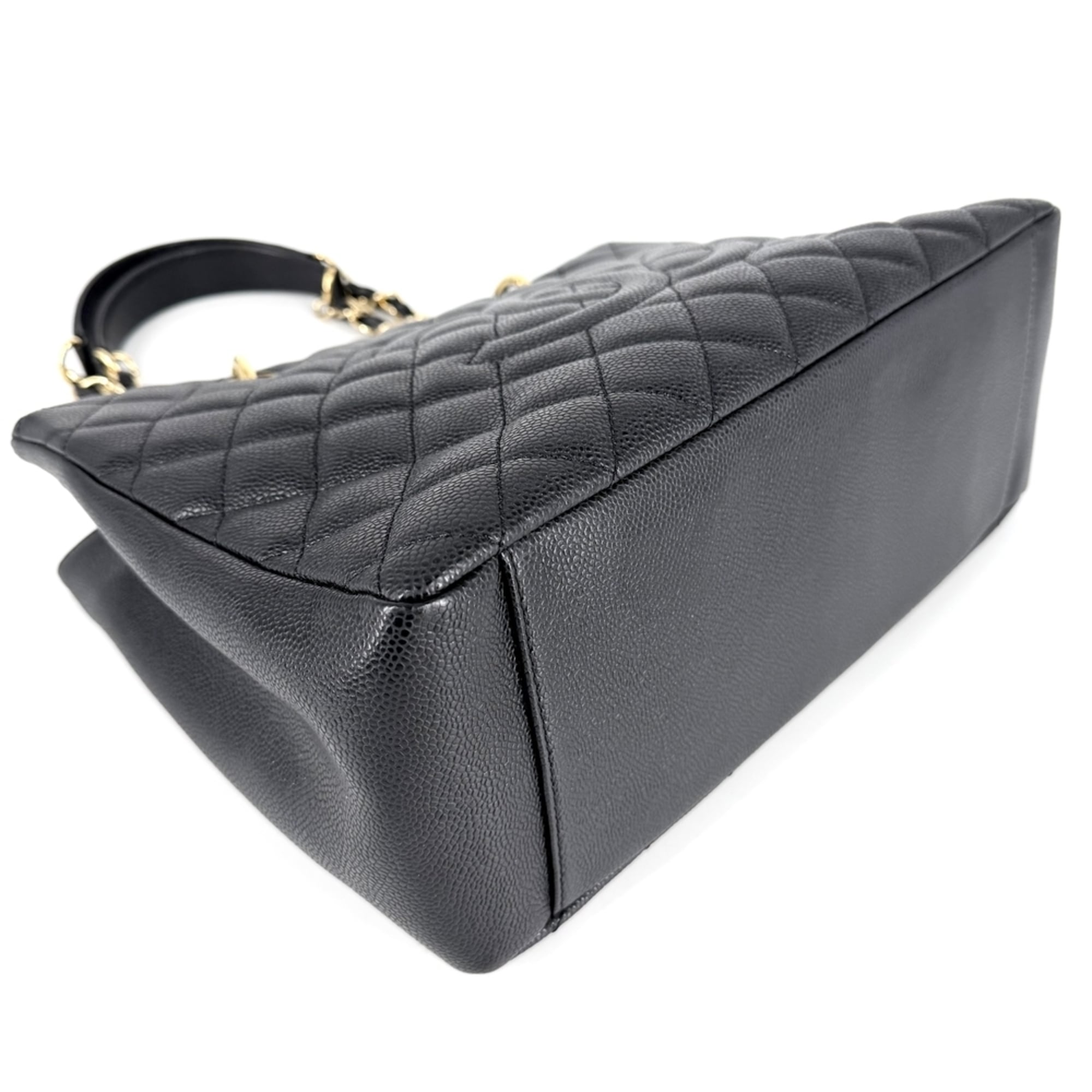 Chanel Matelasse Black Grained Calfskin Handbag (Pre-Owned)