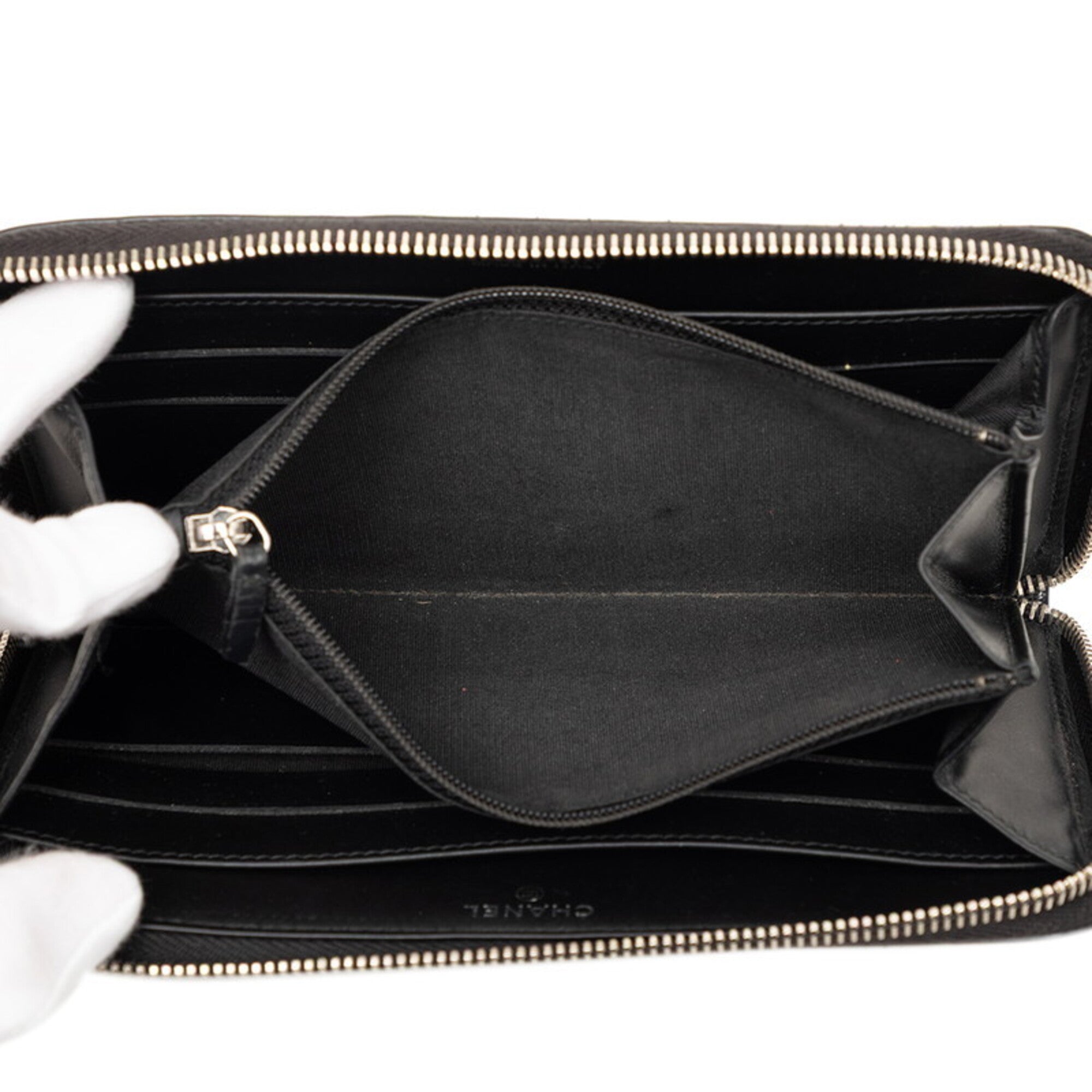 Chanel Black Patent Leather Long Wallet (Bi-Fold) (Pre-Owned)