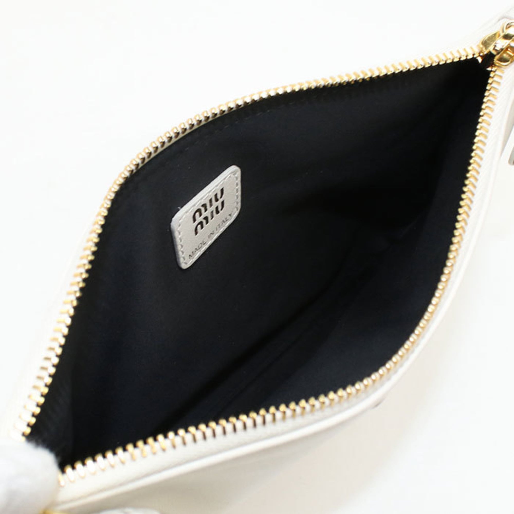 Miu Miu White Leather Clutch Bag (Pre-Owned)