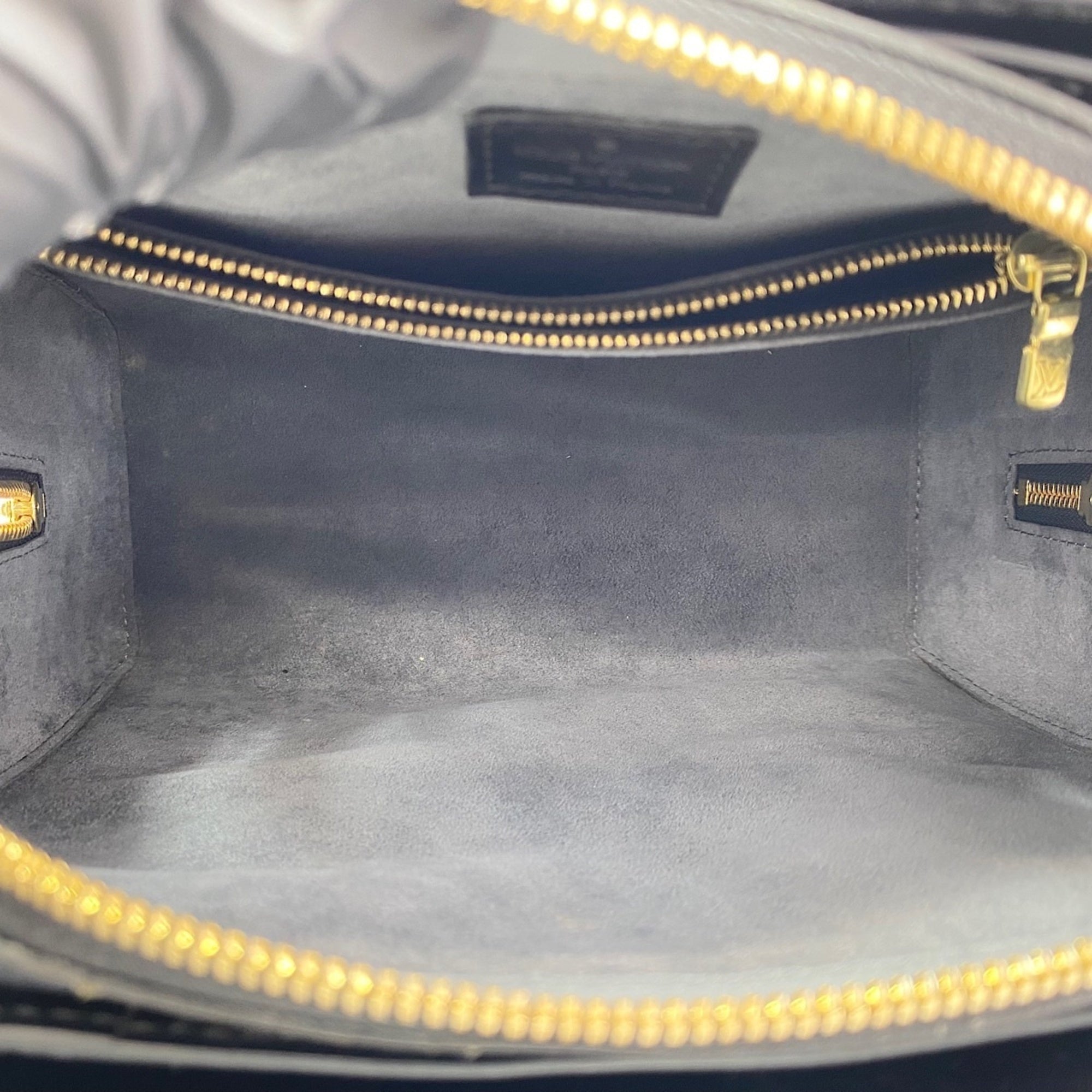 Louis Vuitton Black Handbag (Pre-Owned)