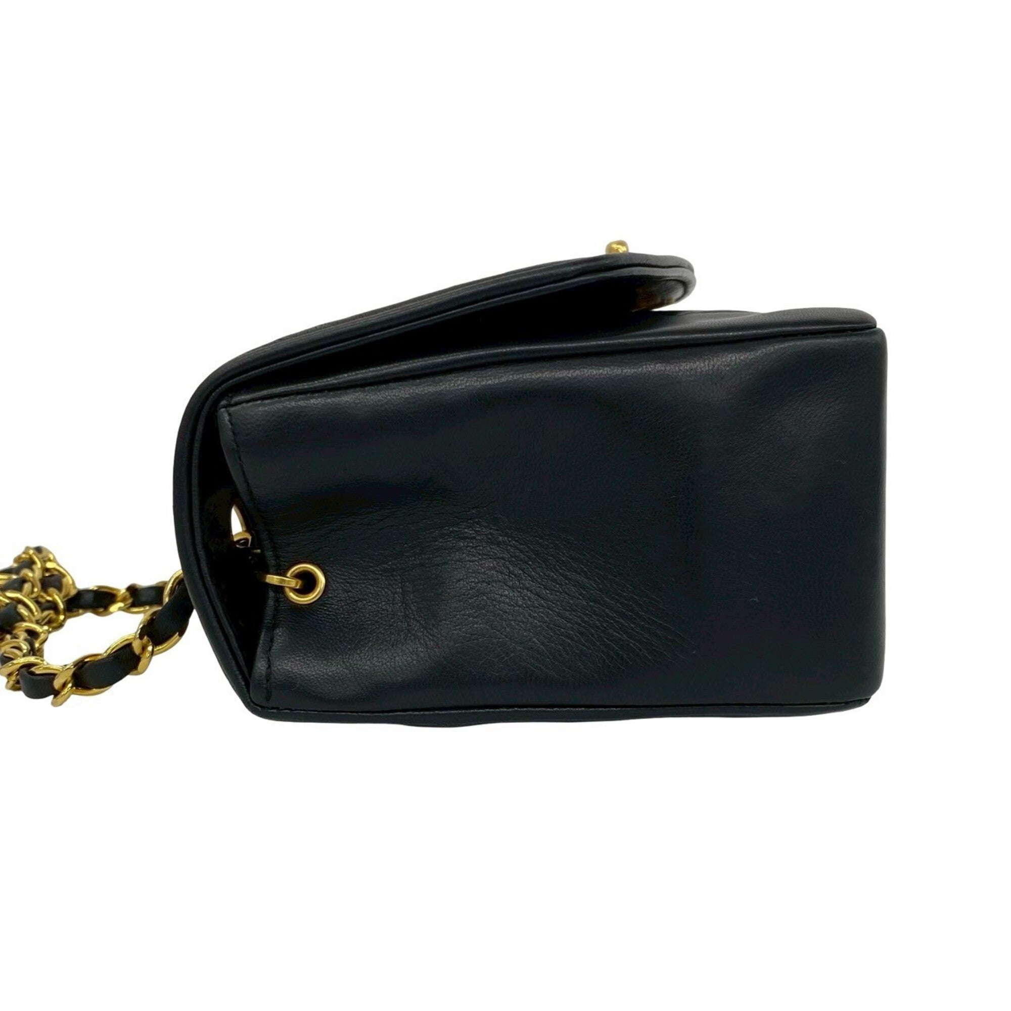 Chanel Black Leather Shoulder Bag (Pre-Owned)