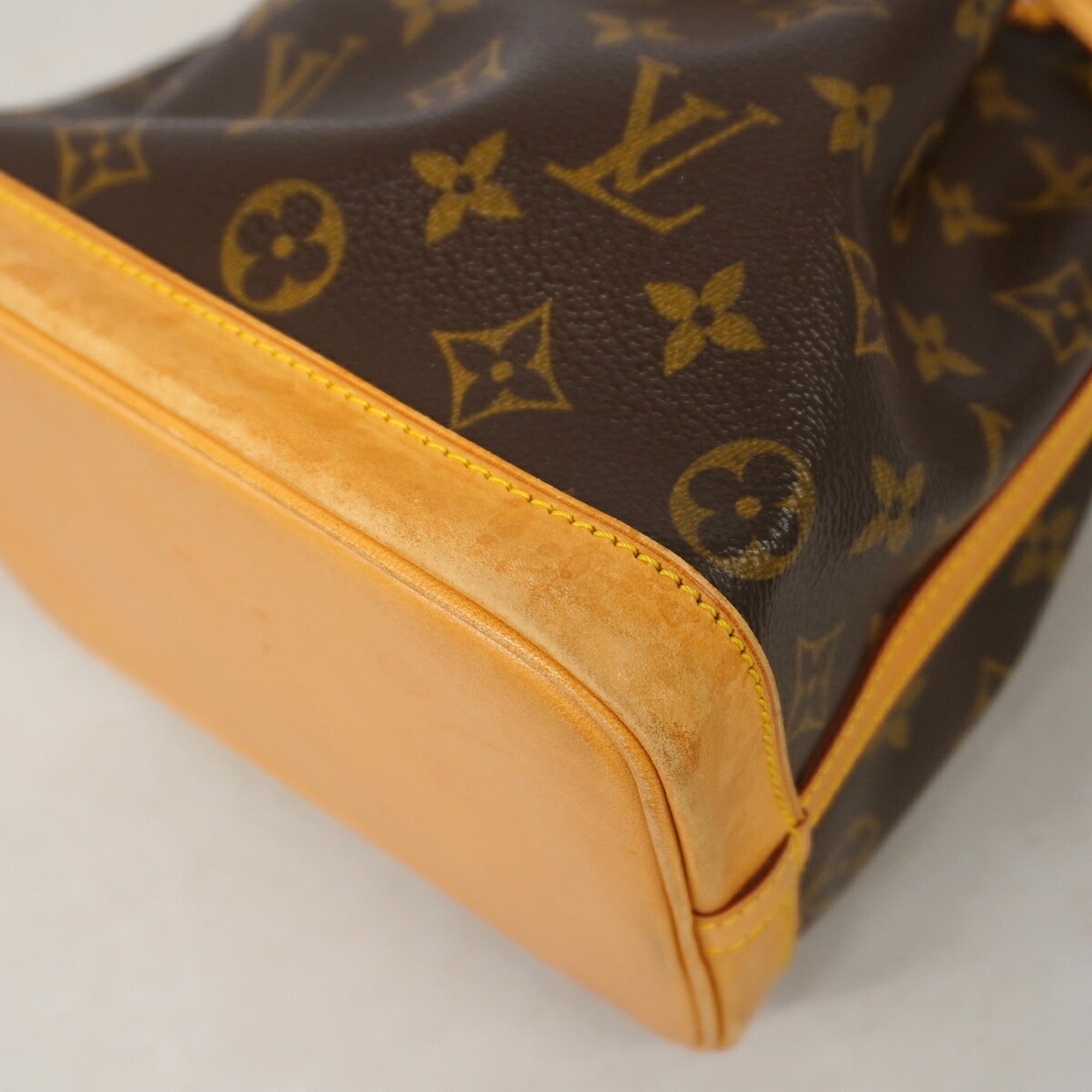 Louis Vuitton Brown Handbag (Pre-Owned)