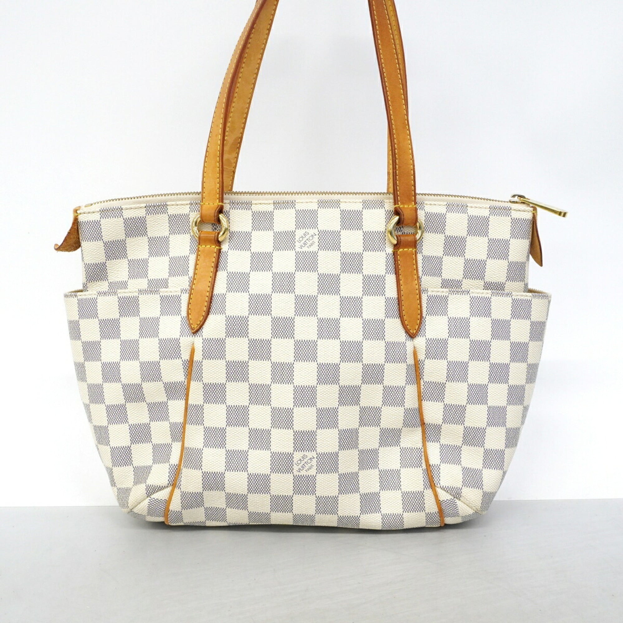 Louis Vuitton White Tote Bag (Pre-Owned)