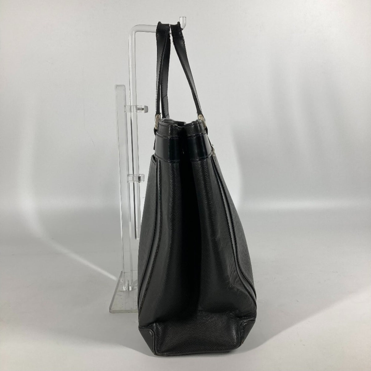 Louis Vuitton Ardoise Black Taiga Leather Handbag Tote Bag (Pre-Owned)