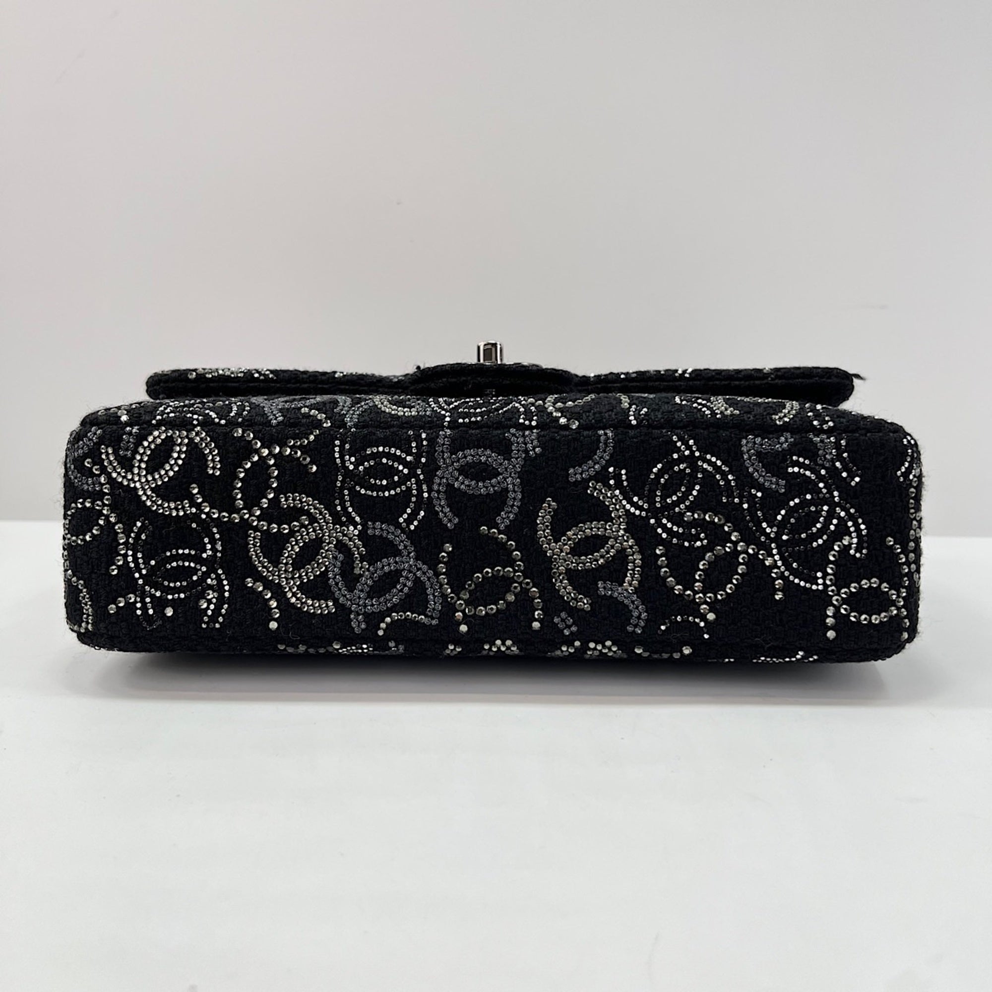 Chanel Black Shoulder Bag (Pre-Owned)
