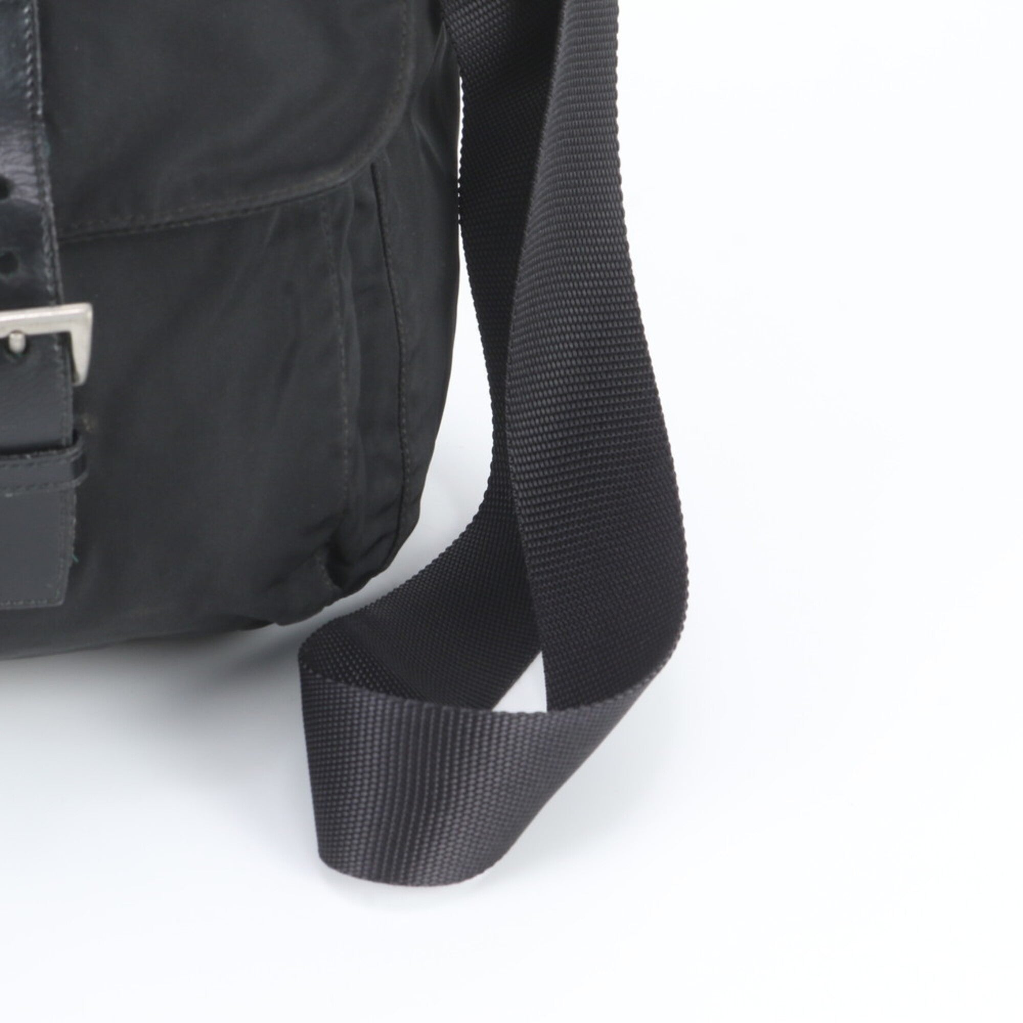 Prada Black Leather Nylon Messenger Bag Shoulder Bag (Pre-Owned)
