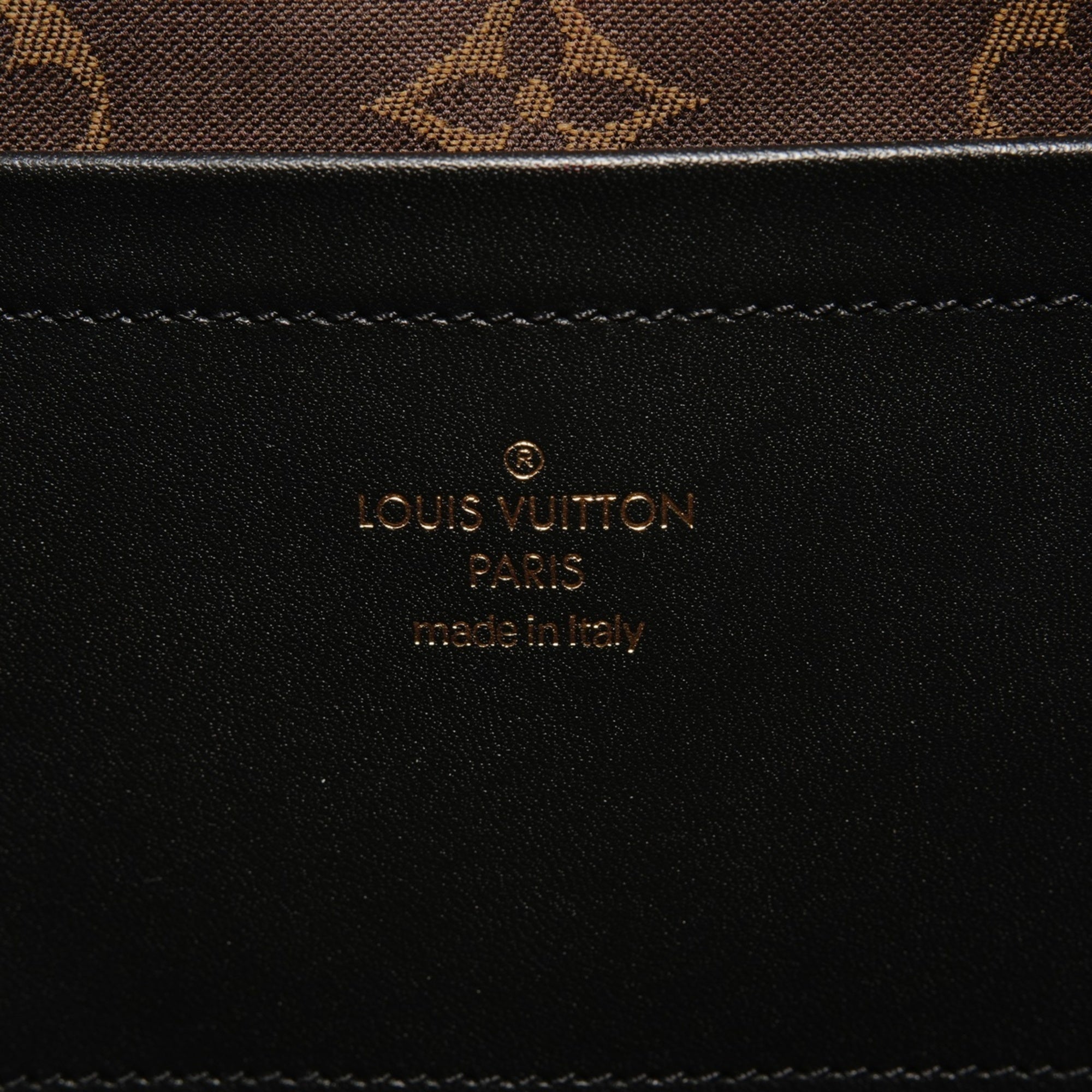 Louis Vuitton Black Shoulder Bag (Pre-Owned)