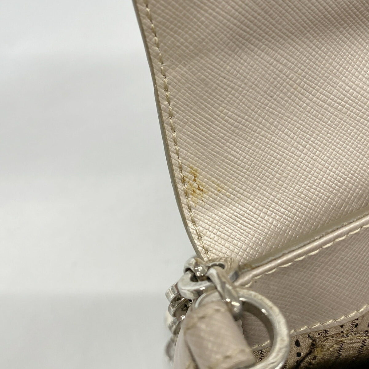 Salvatore Ferragamo Beige Leather Shoulder Bag (Pre-Owned)