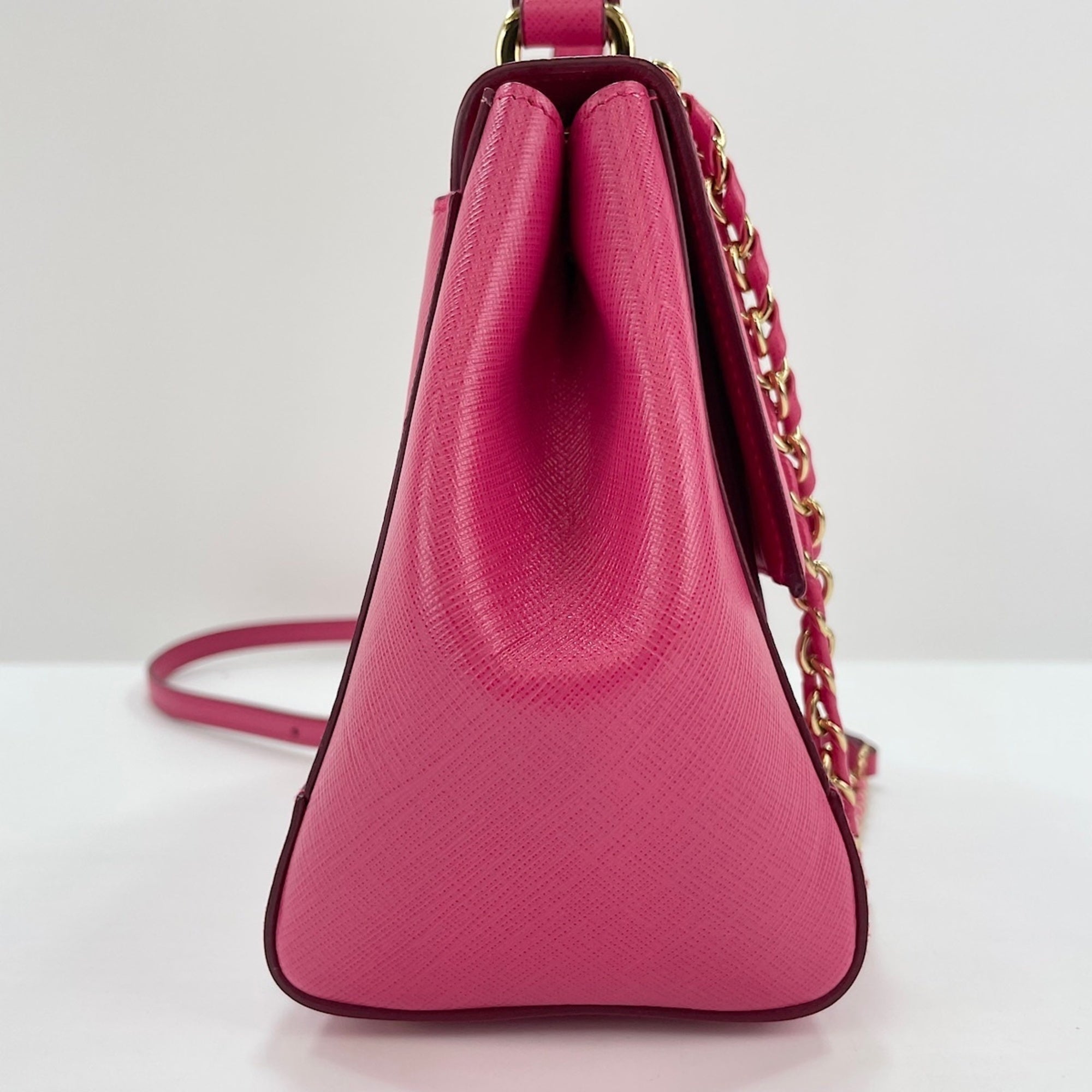 Salvatore Ferragamo Pink Shoulder Bag (Pre-Owned)