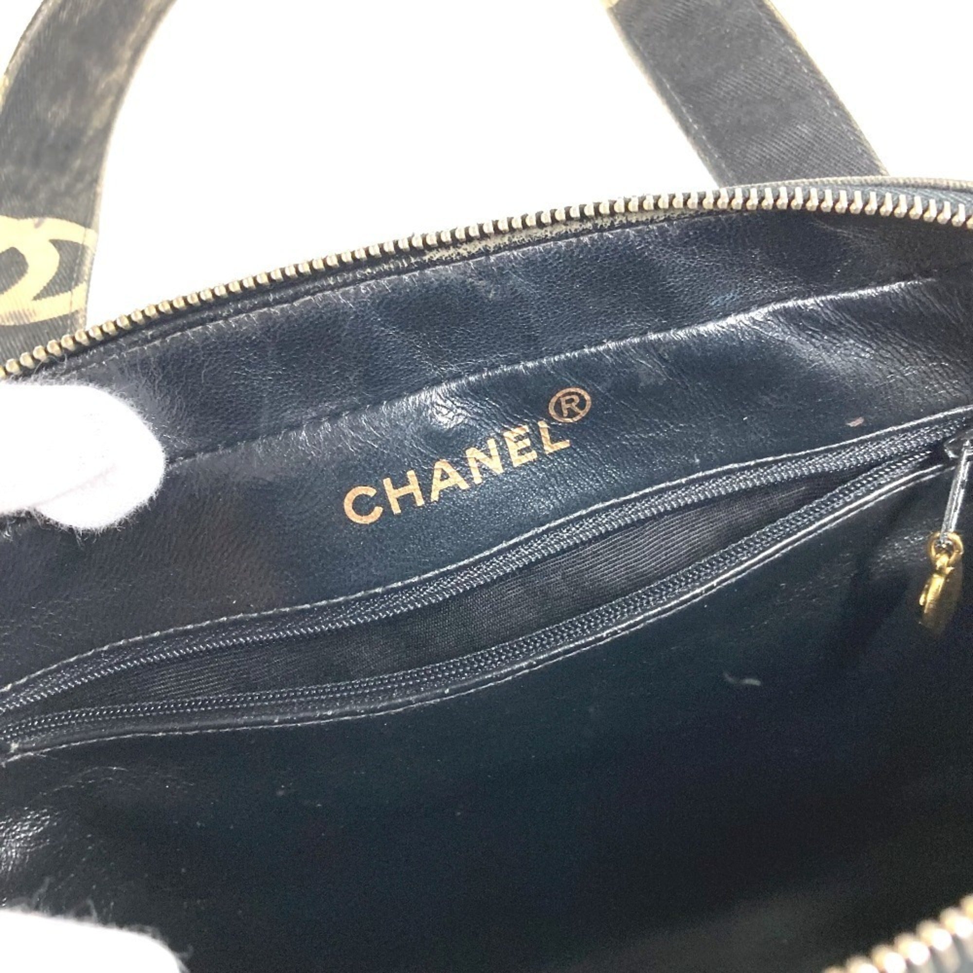 Chanel Black White Canvas Handbag Tote Bag (Pre-Owned)