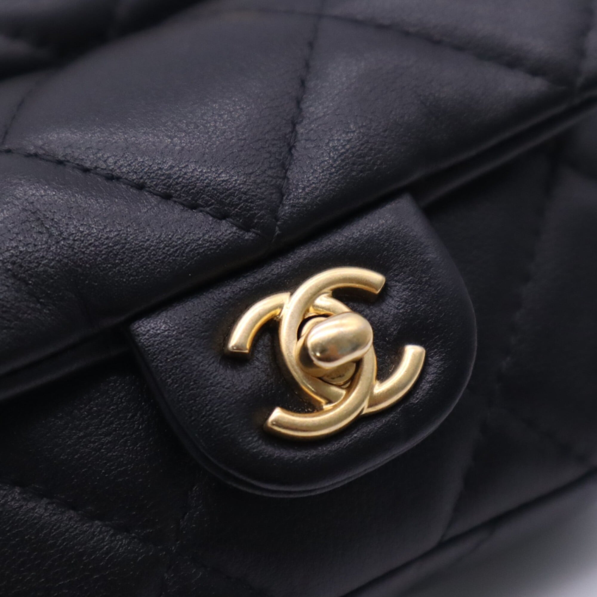Chanel Matelasse Black Leather Chain/Shoulder Wallet (Pre-Owned)