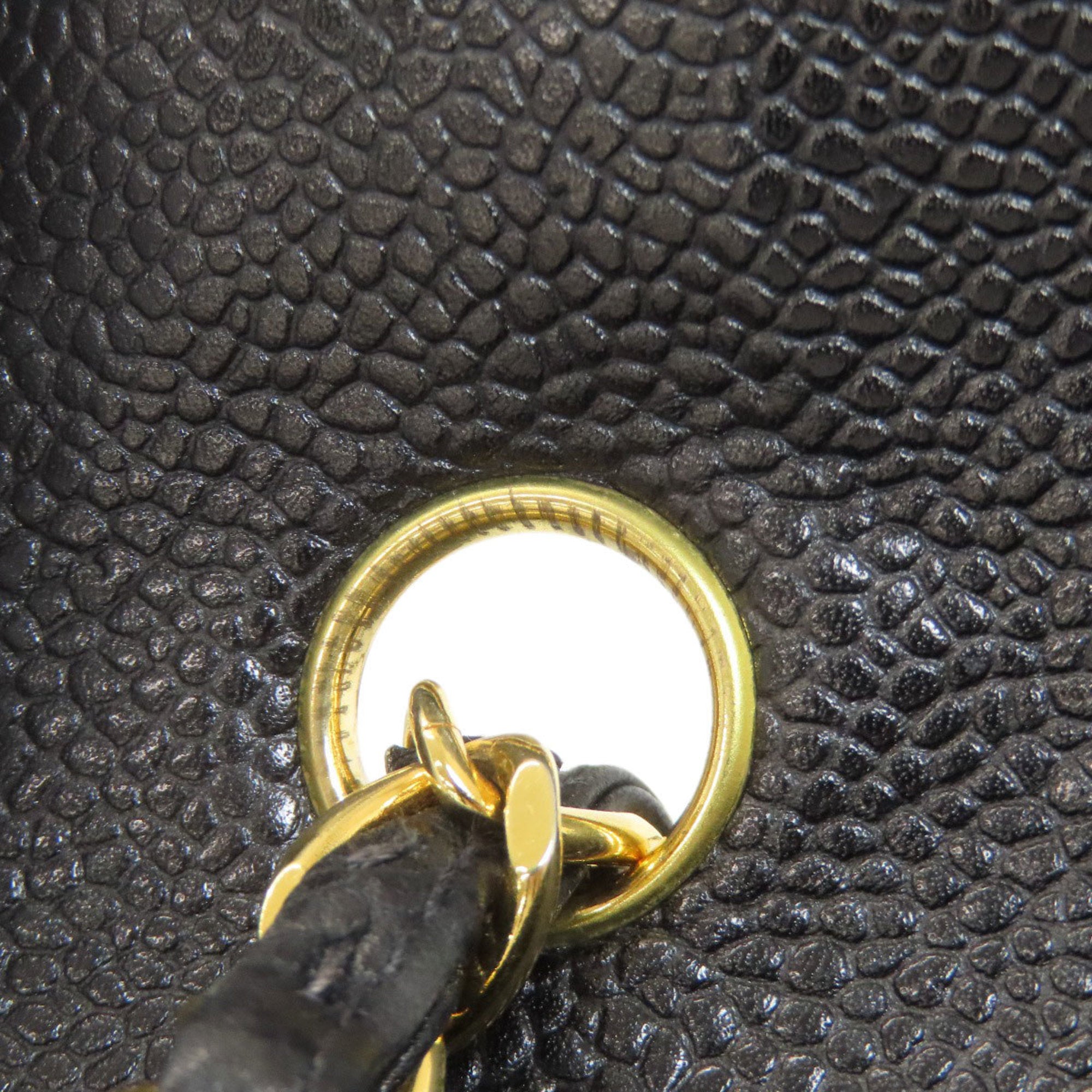 Chanel Black Leather Shoulder Bag (Pre-Owned)
