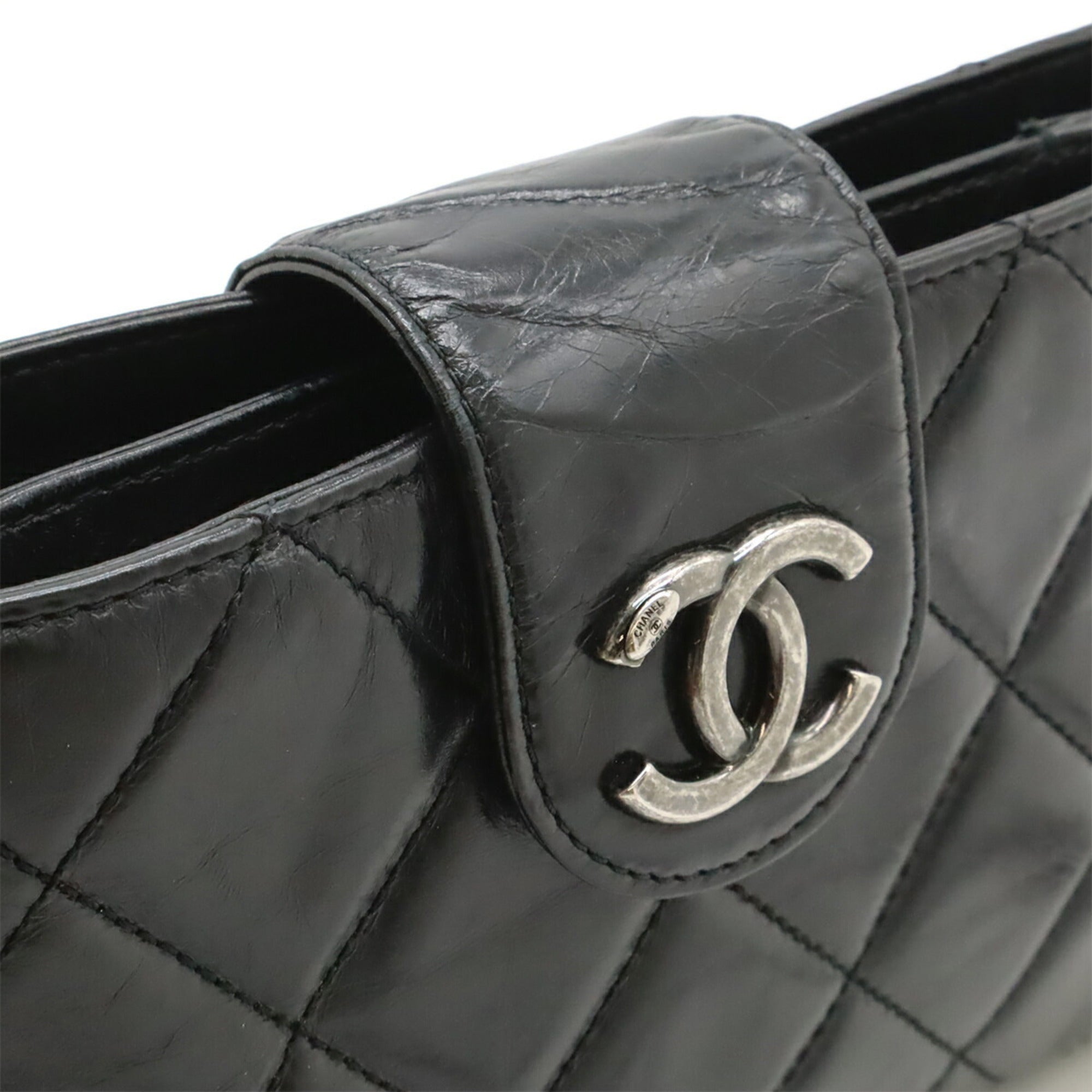 Chanel Black Leather Shoulder Bag (Pre-Owned)