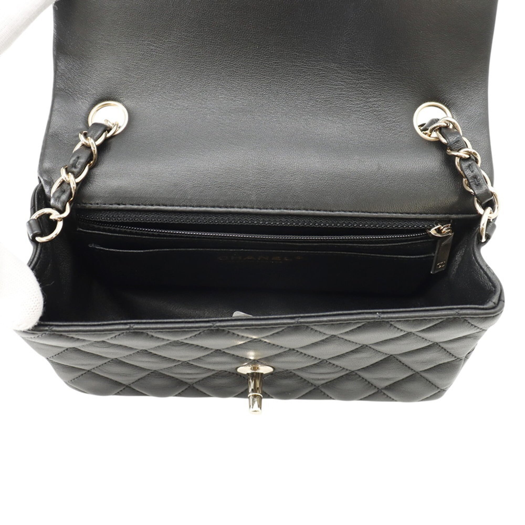 Chanel Matelasse Black Leather Handbag Shoulder Bag (Pre-Owned)