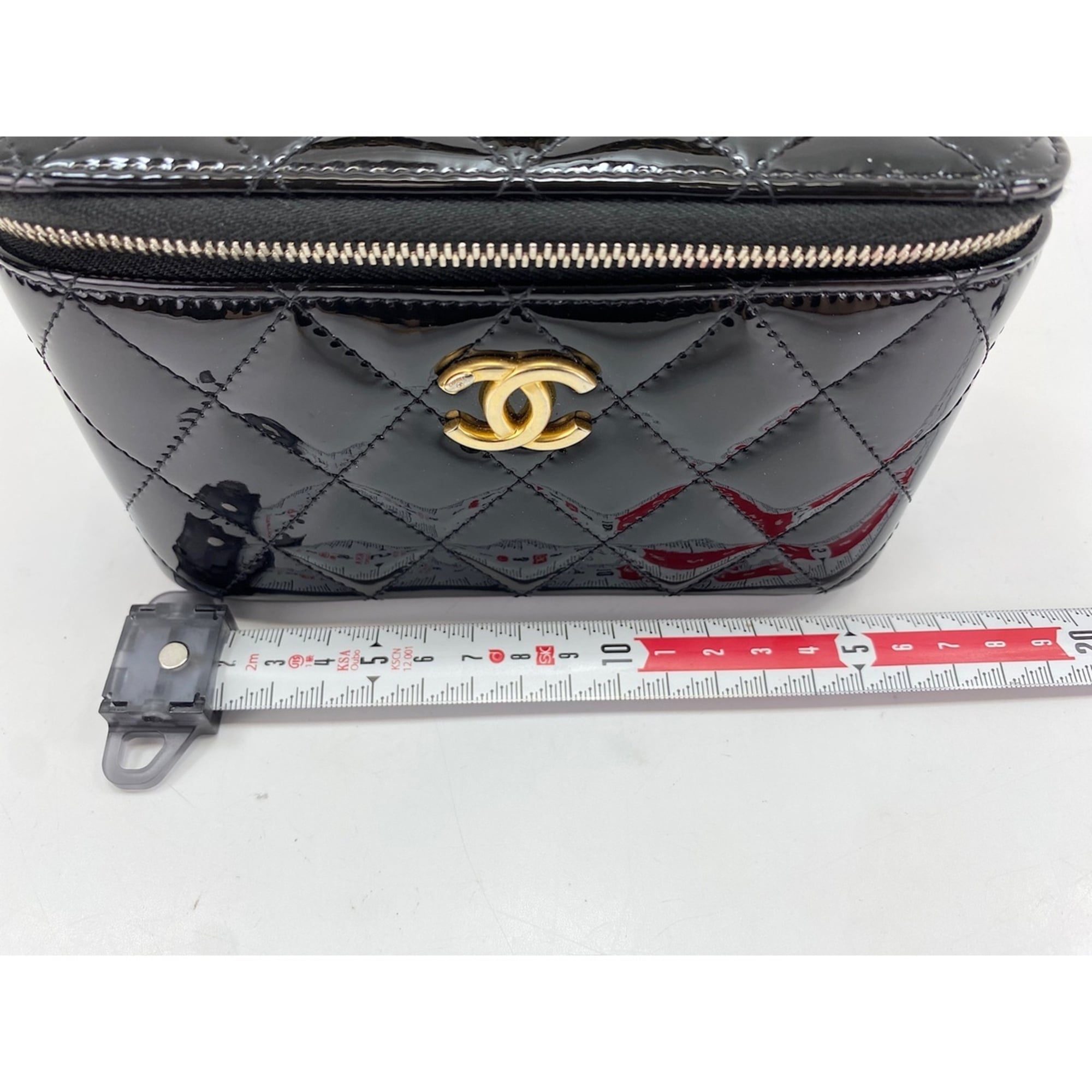Chanel Black Shoulder Bag (Pre-Owned)