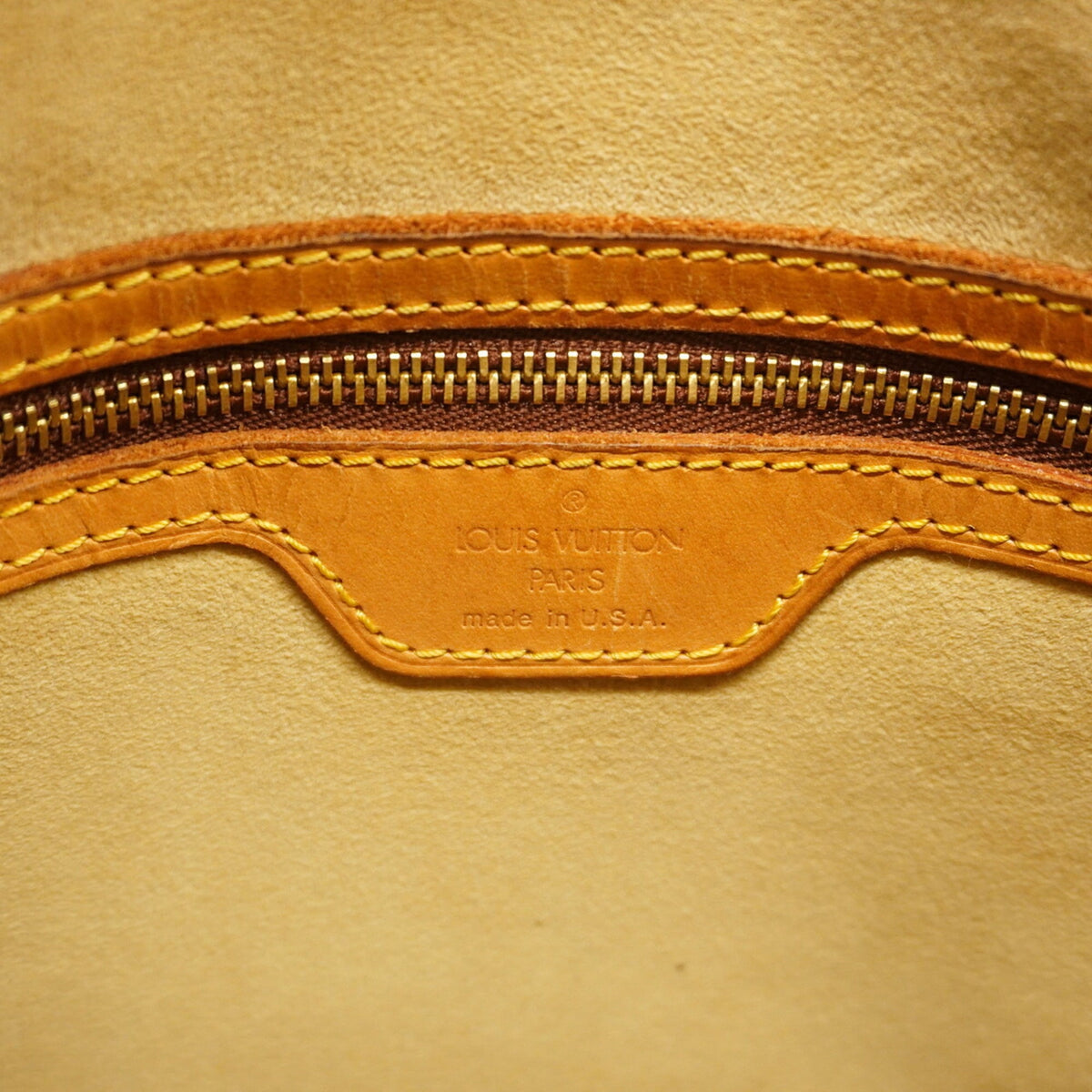 Louis Vuitton Brown Shoulder Bag (Pre-Owned)