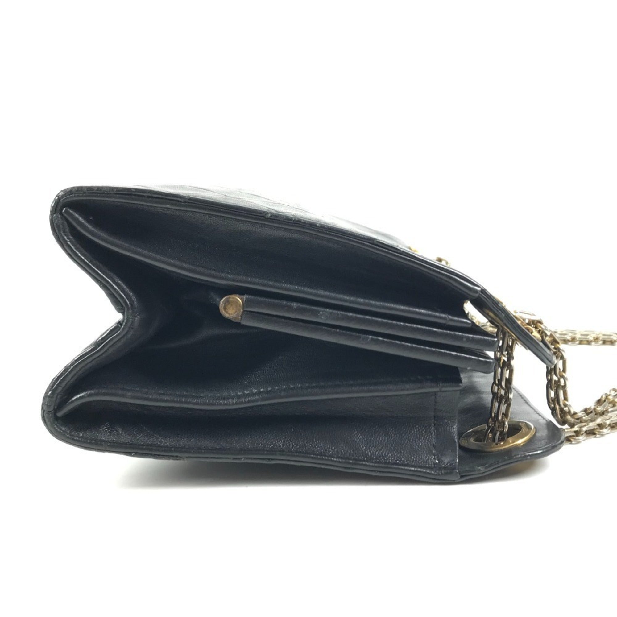 Chanel Matelasse Black Leather Shoulder Bag (Pre-Owned)