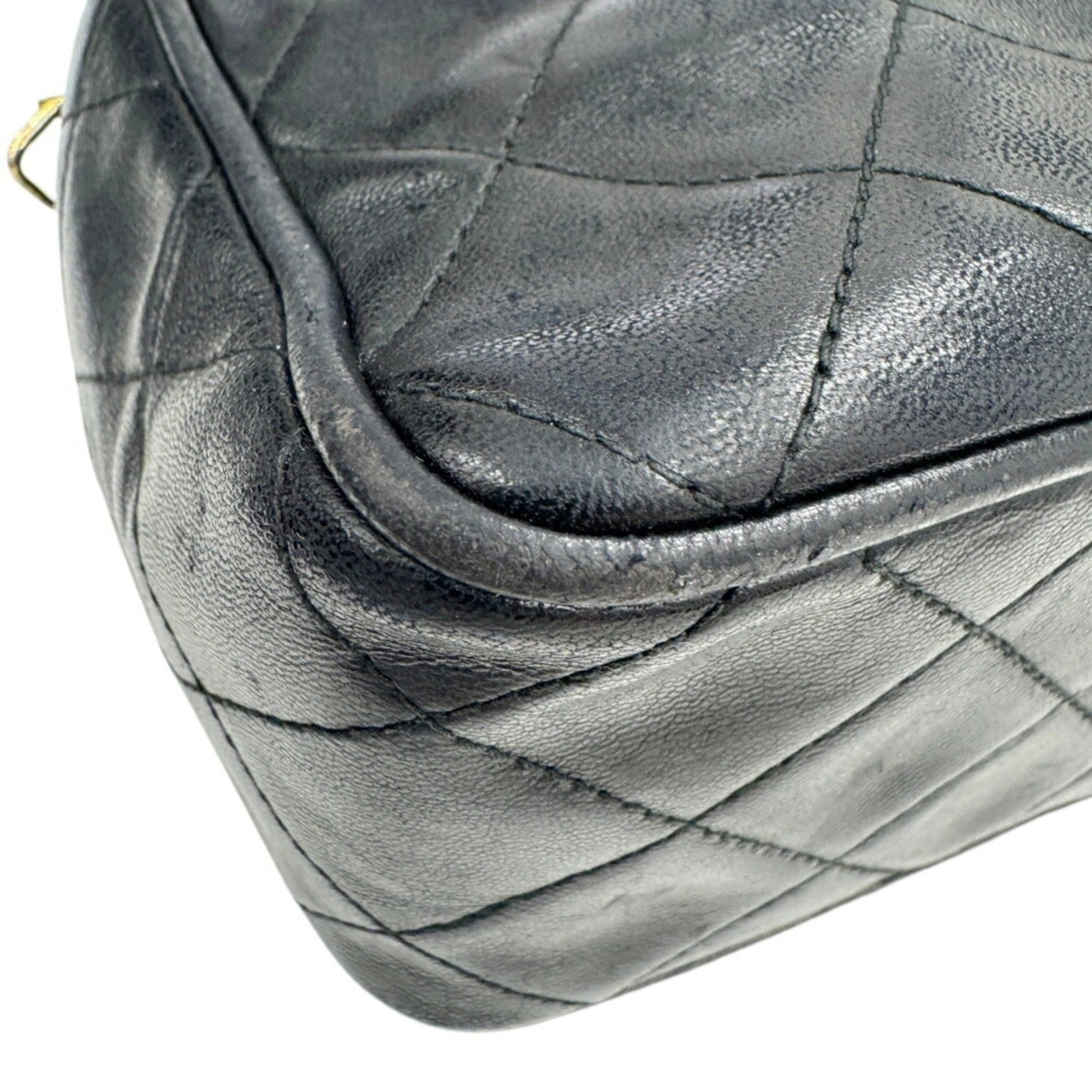 Chanel Black Leather Shoulder Bag (Pre-Owned)