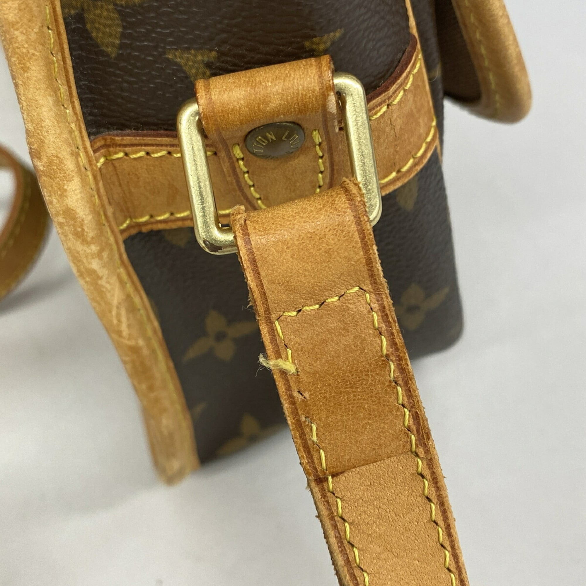 Louis Vuitton Brown Shoulder Bag (Pre-Owned)