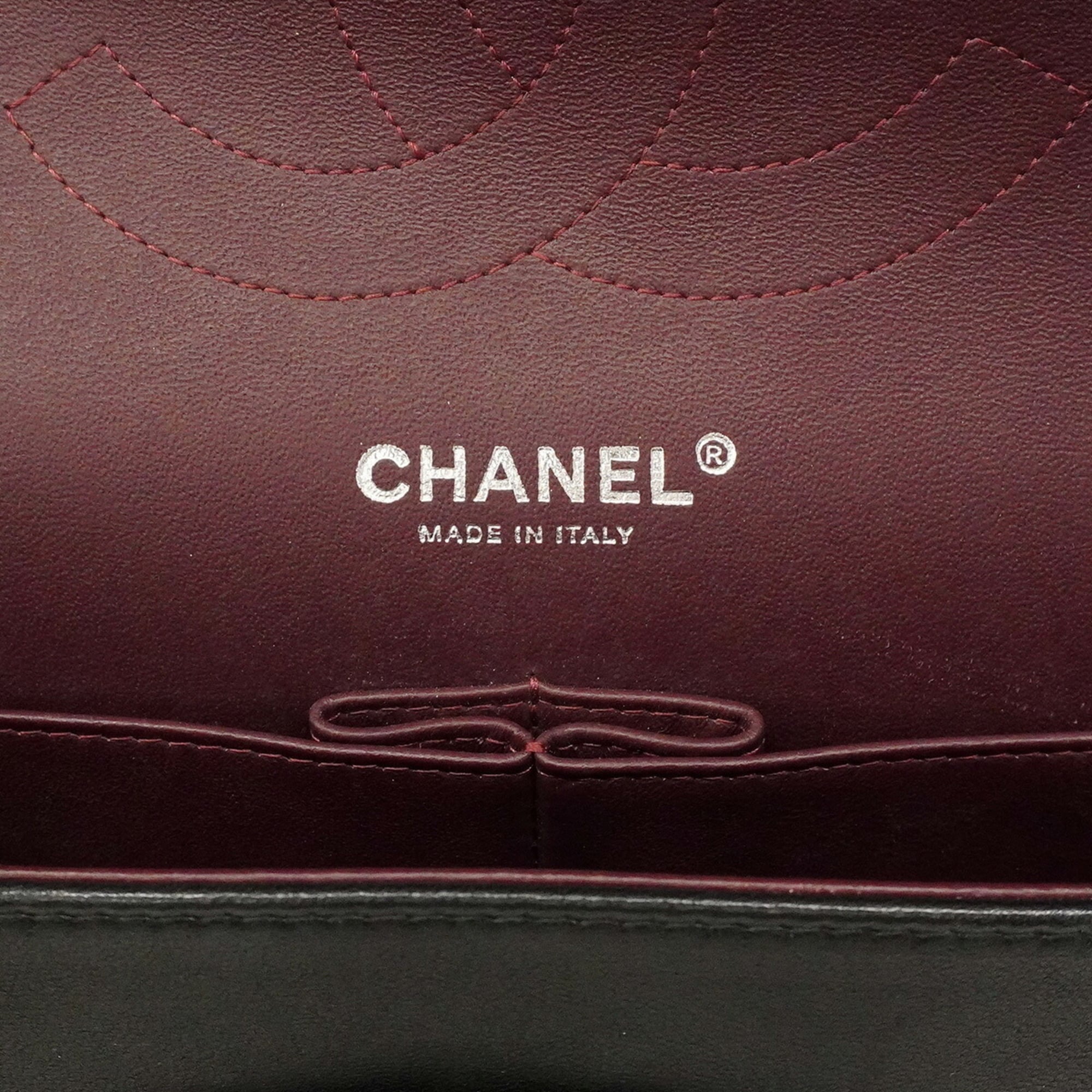 Chanel Black Leather Shoulder Bag (Pre-Owned)