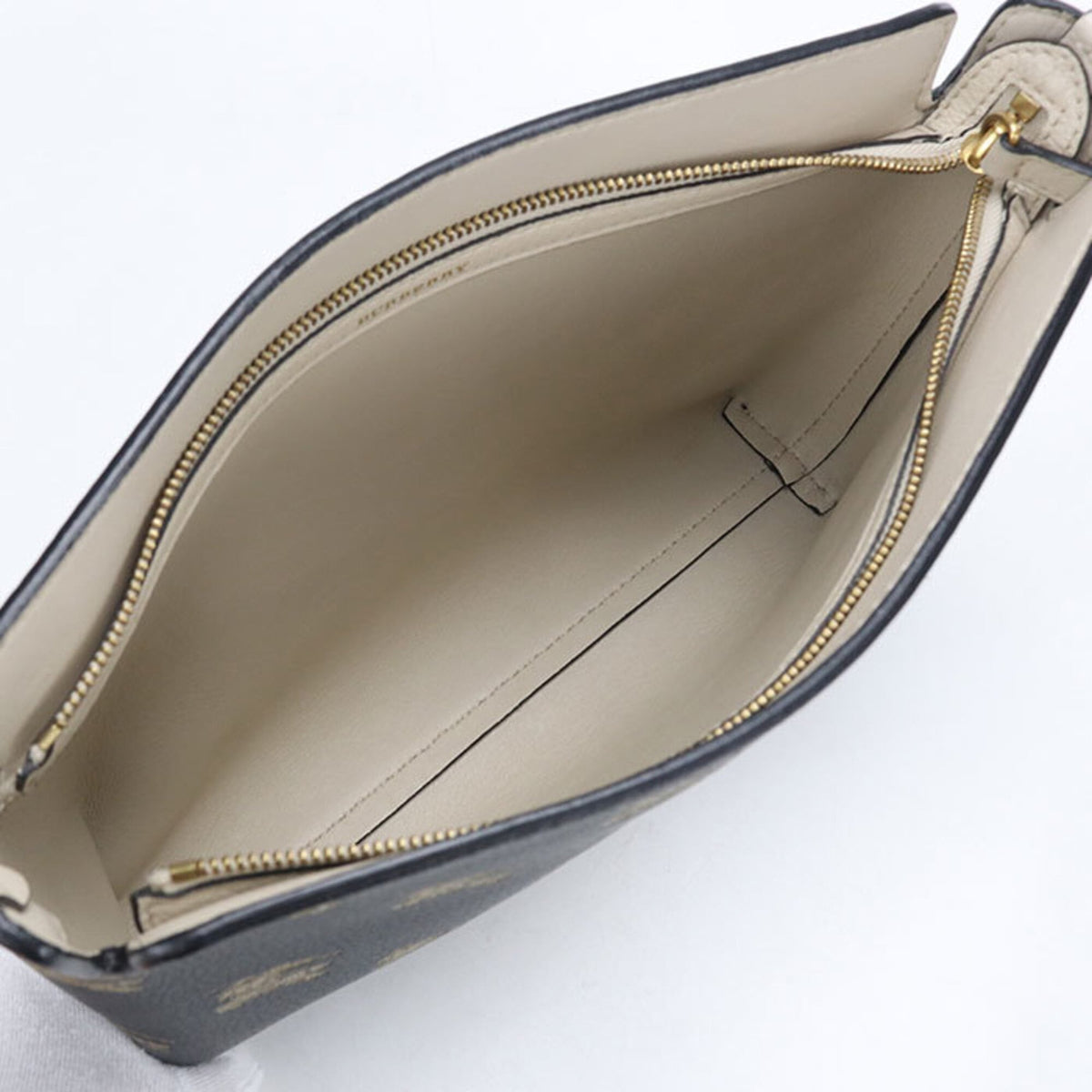 Burberry Black Leather Clutch Bag (Pre-Owned)