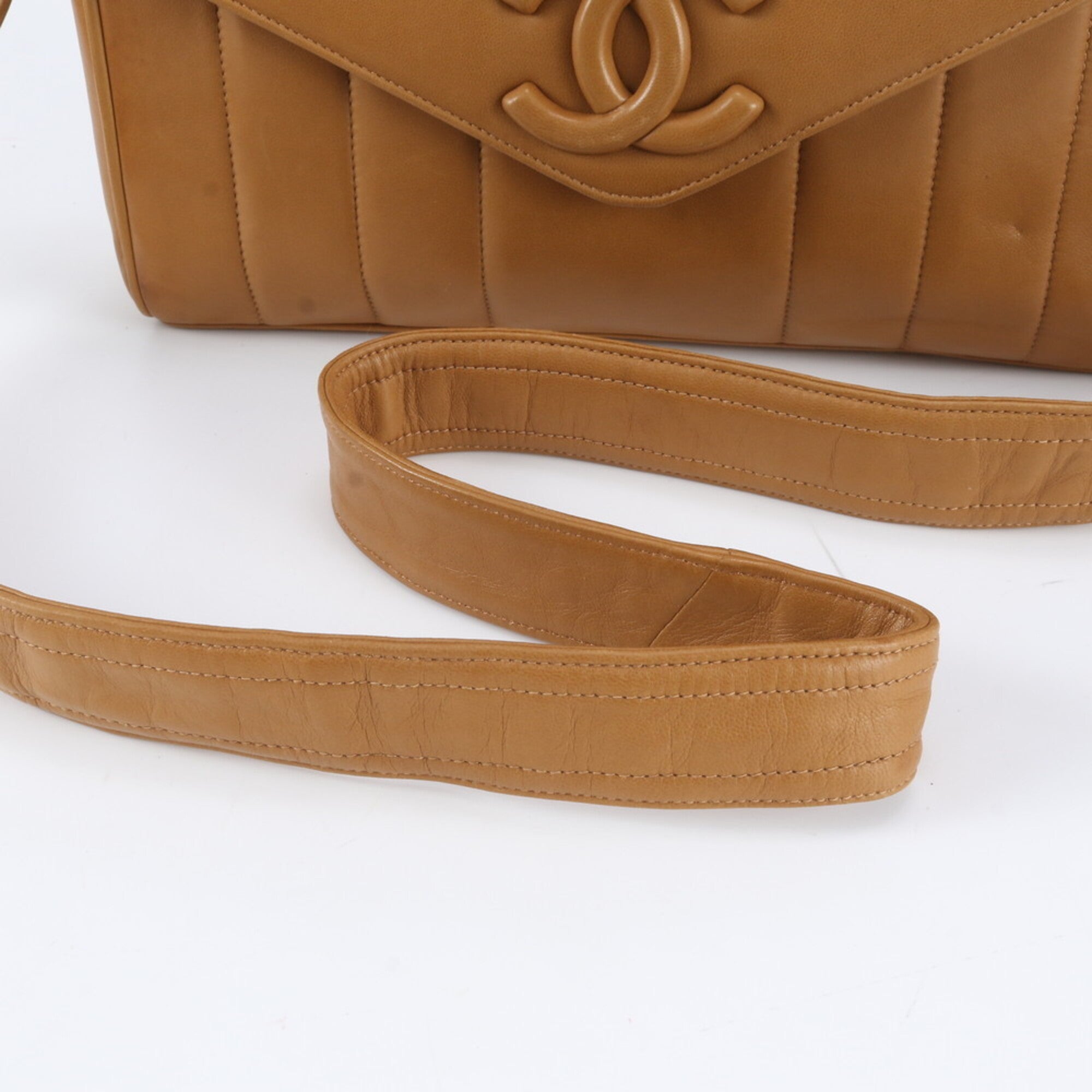 Chanel Brown Leather Shoulder Bag (Pre-Owned)