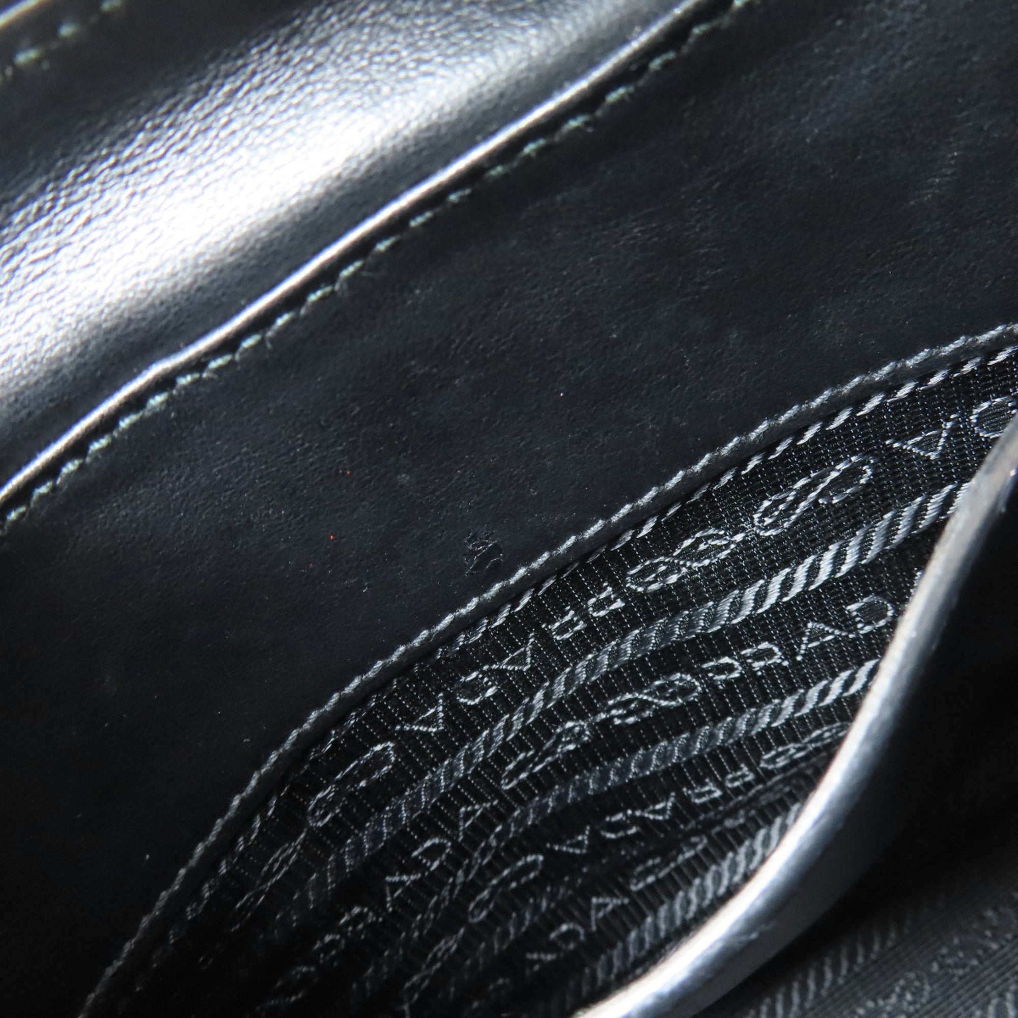 Prada Black Leather Shoulder Bag (Pre-Owned)