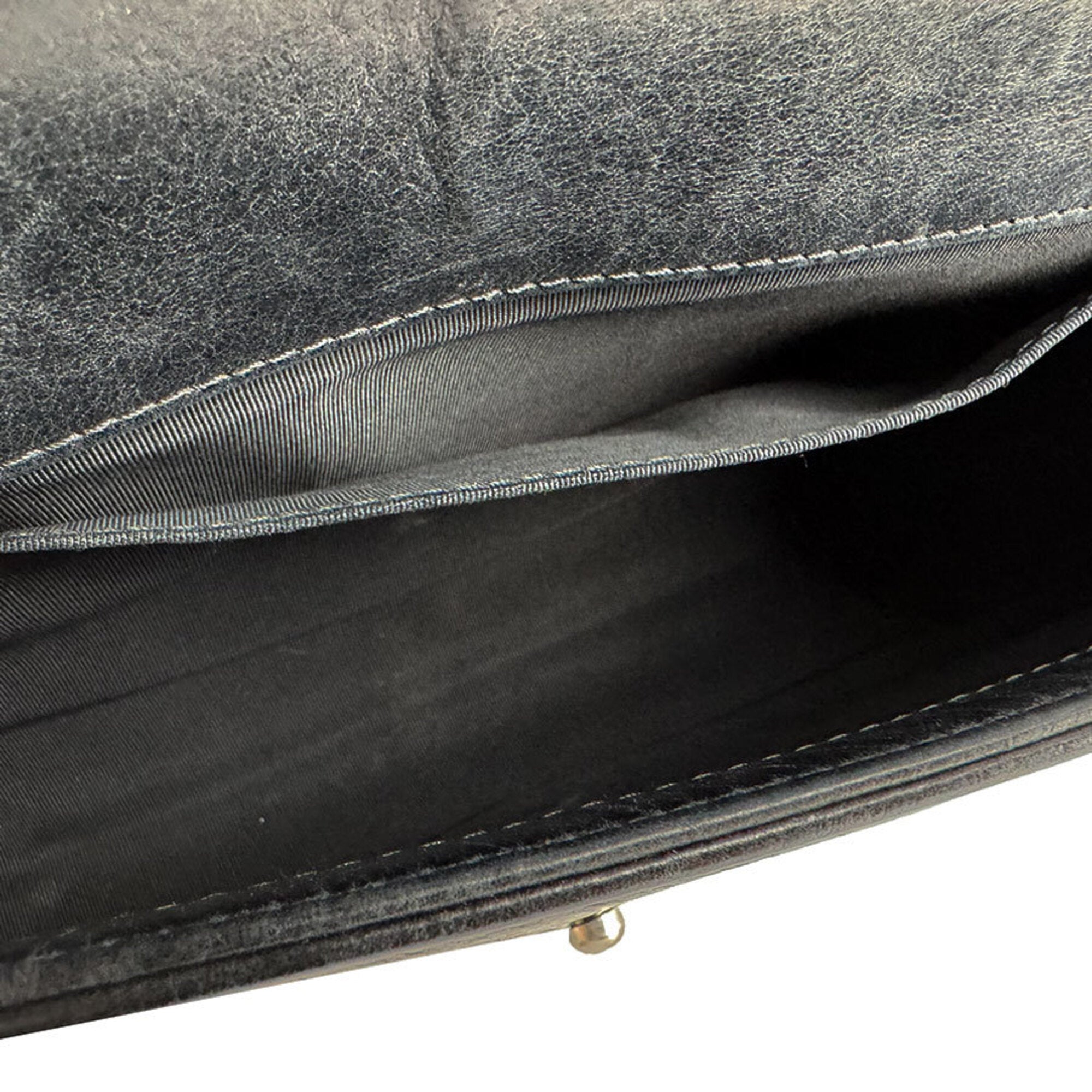 Chanel Black Leather Shoulder Bag (Pre-Owned)