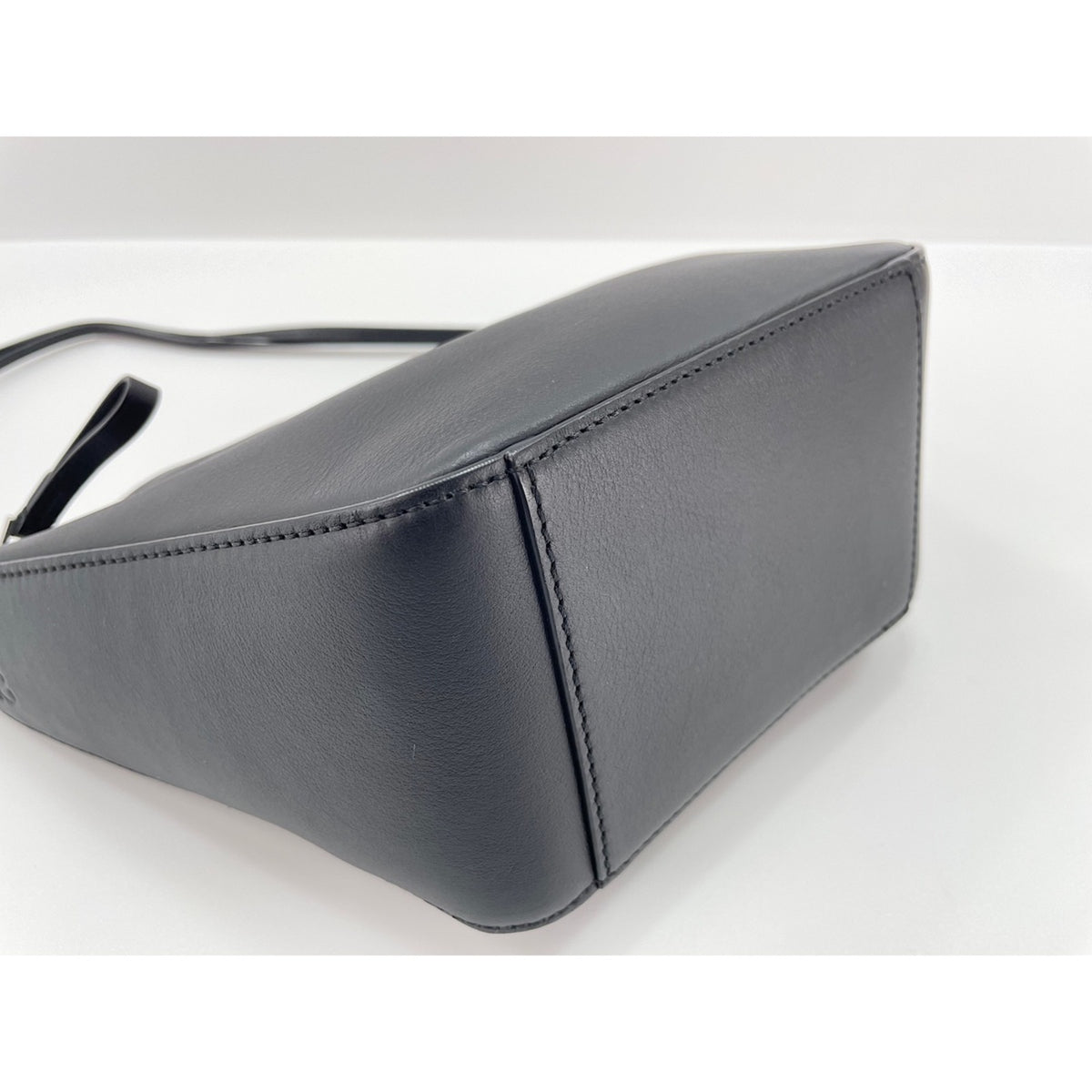 Loewe Black Shoulder Bag (Pre-Owned)