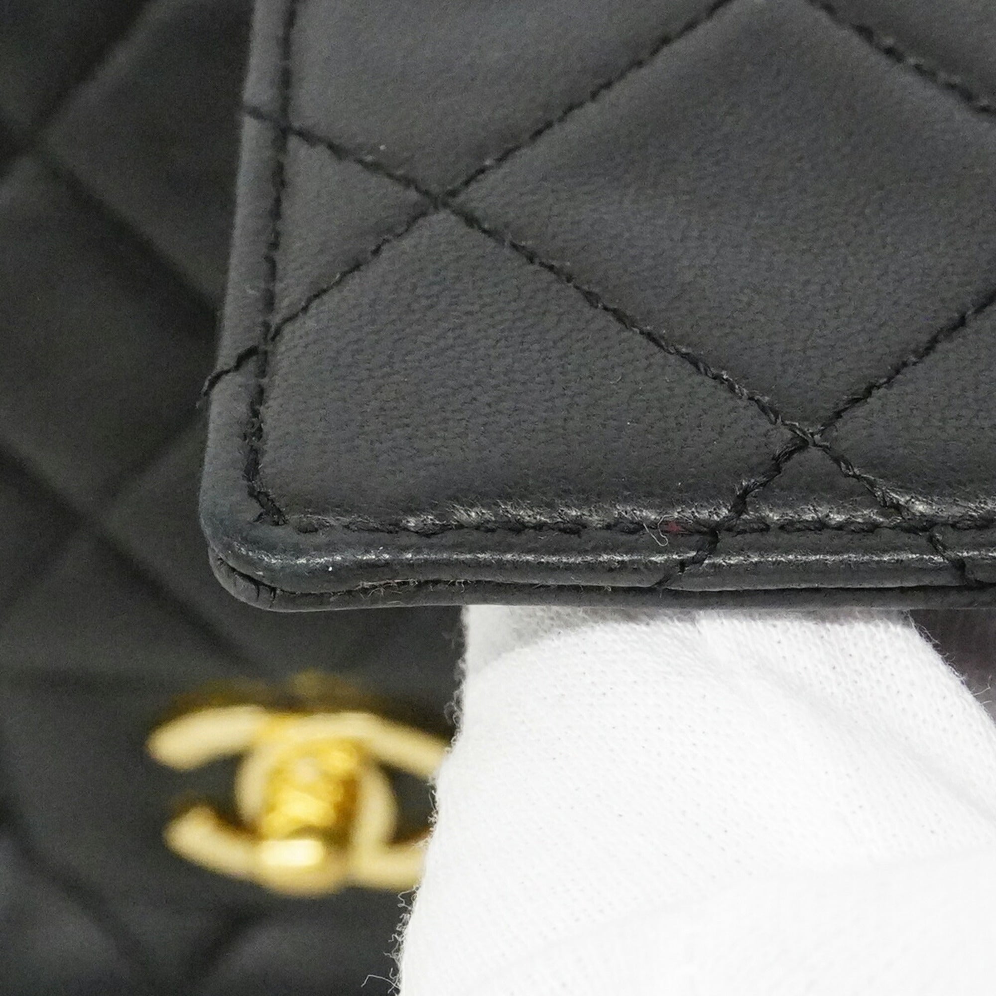 Chanel Black Leather Shoulder Bag (Pre-Owned)