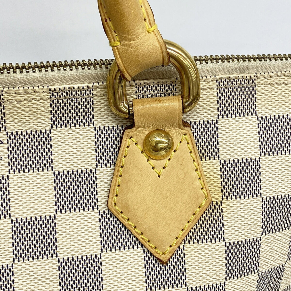 Louis Vuitton White Handbag (Pre-Owned)