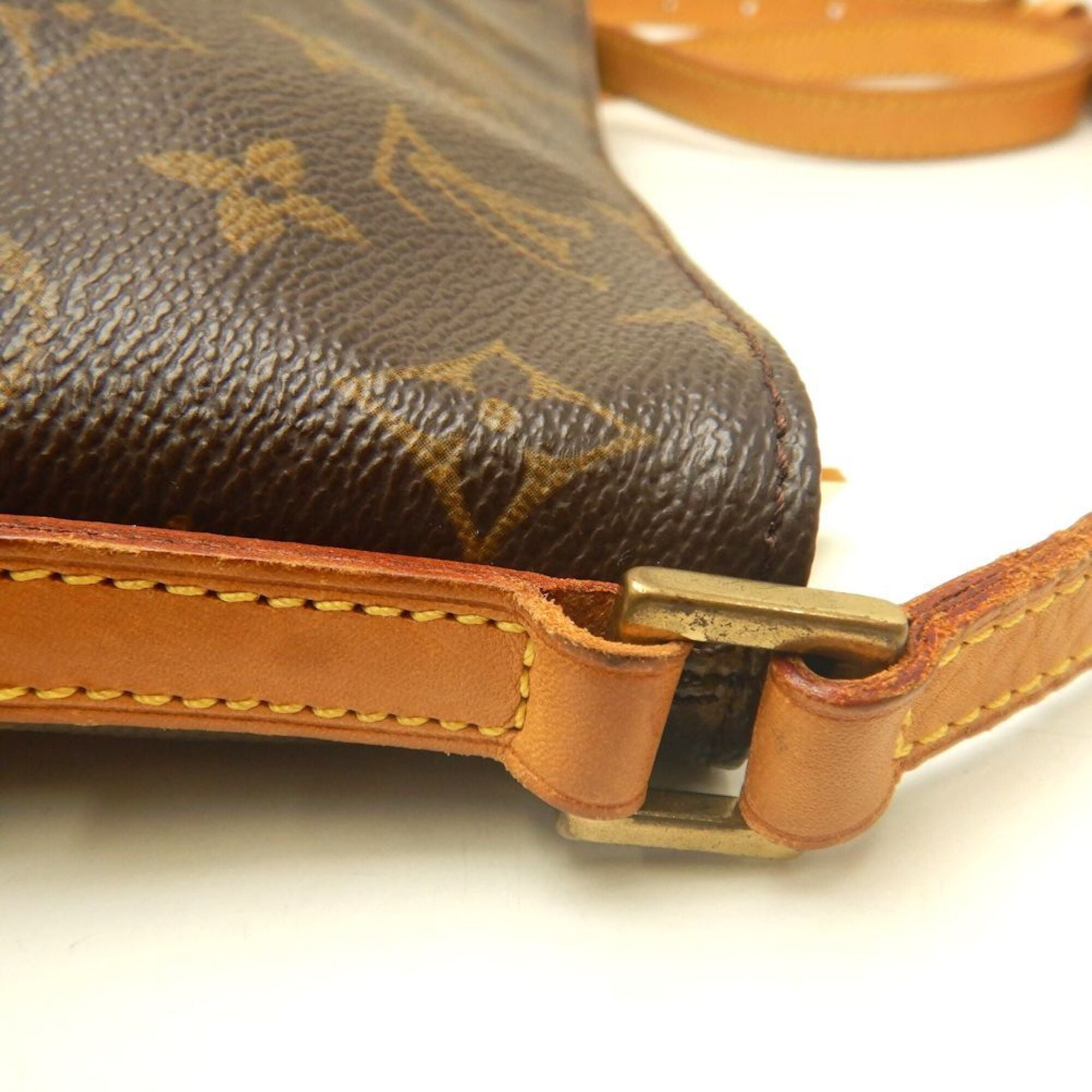 Louis Vuitton Brown Monogram Monogram Shoulder Bag (Pre-Owned)