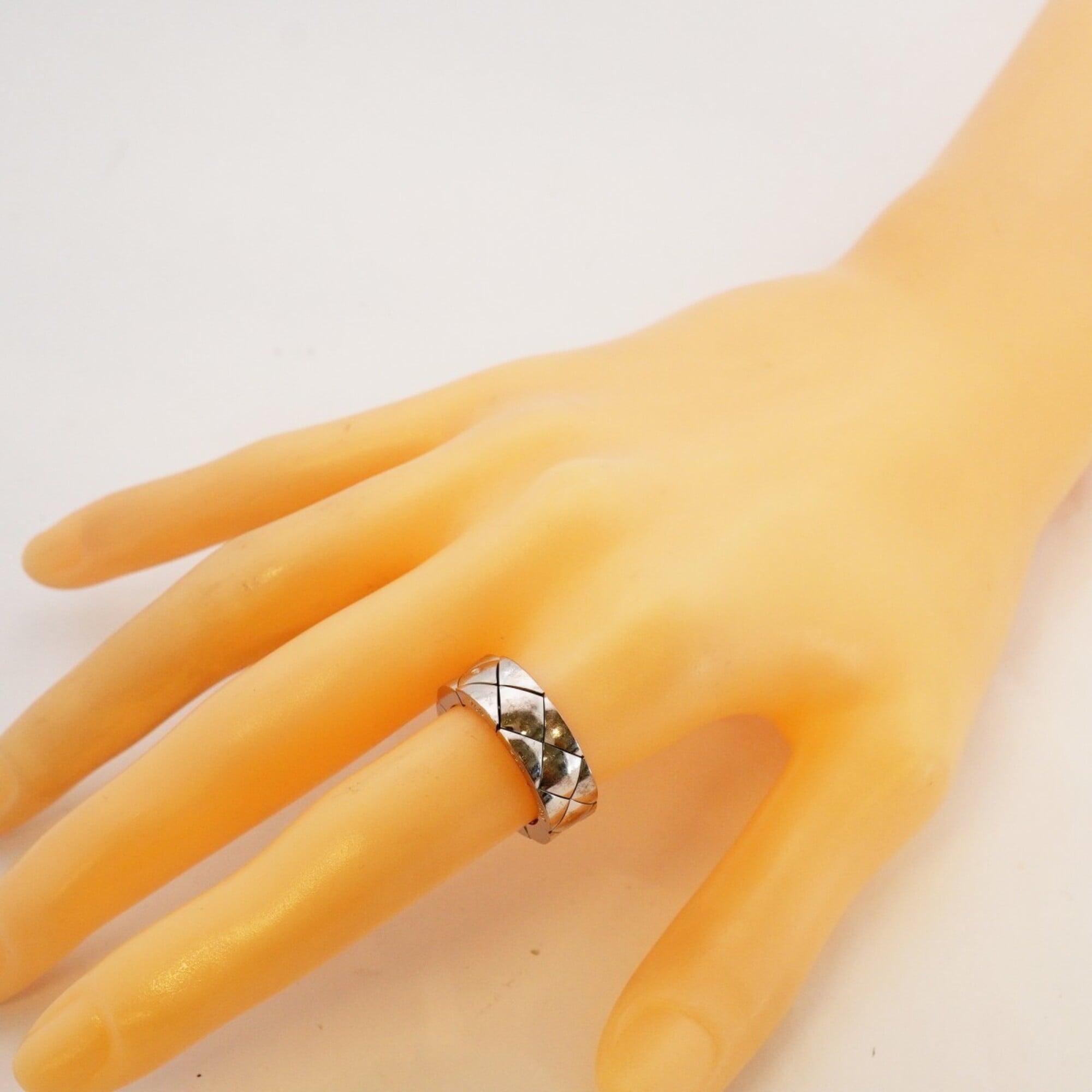 Chanel White Gold (18K) Band Ring (Pre-Owned)