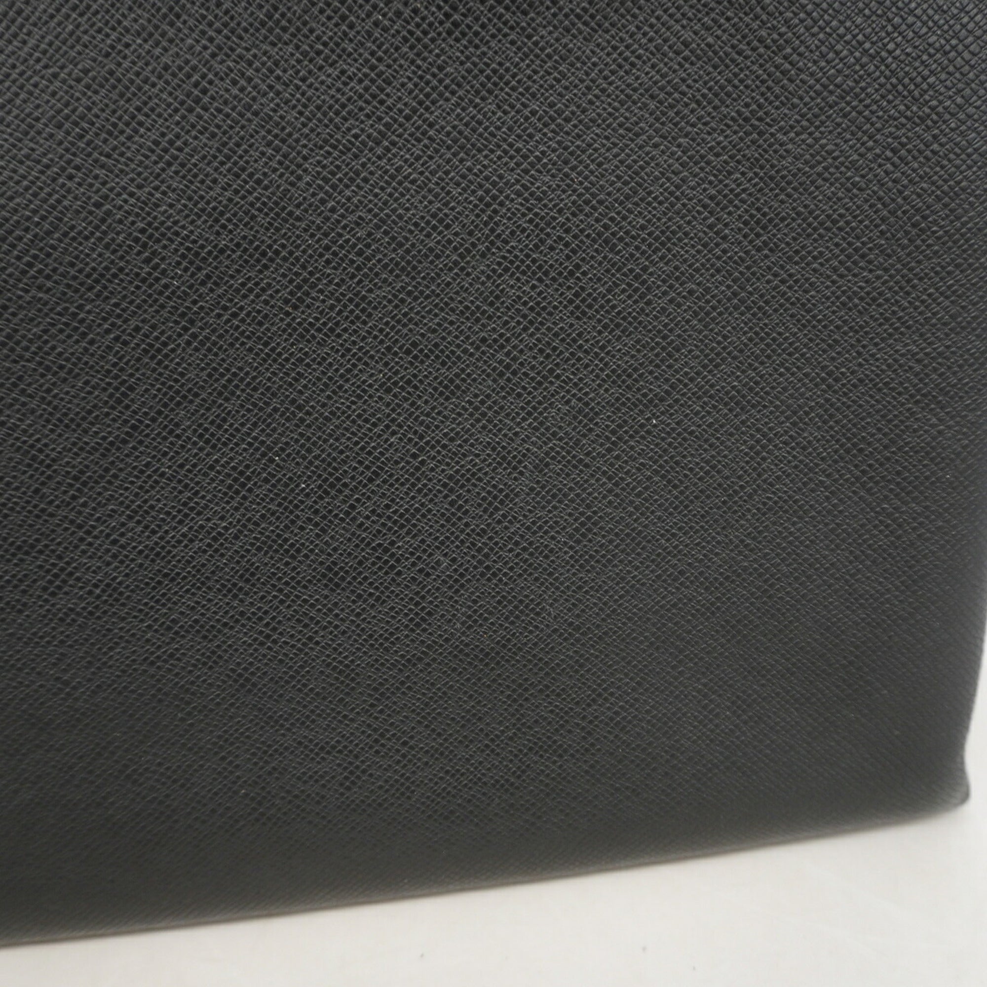 Louis Vuitton Noir Clutch Bag (Pre-Owned)