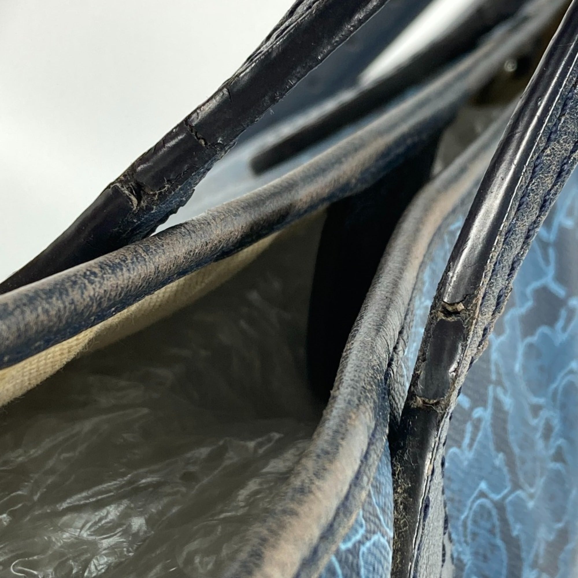 Celine Blue Leather Shoulder Bag (Pre-Owned)