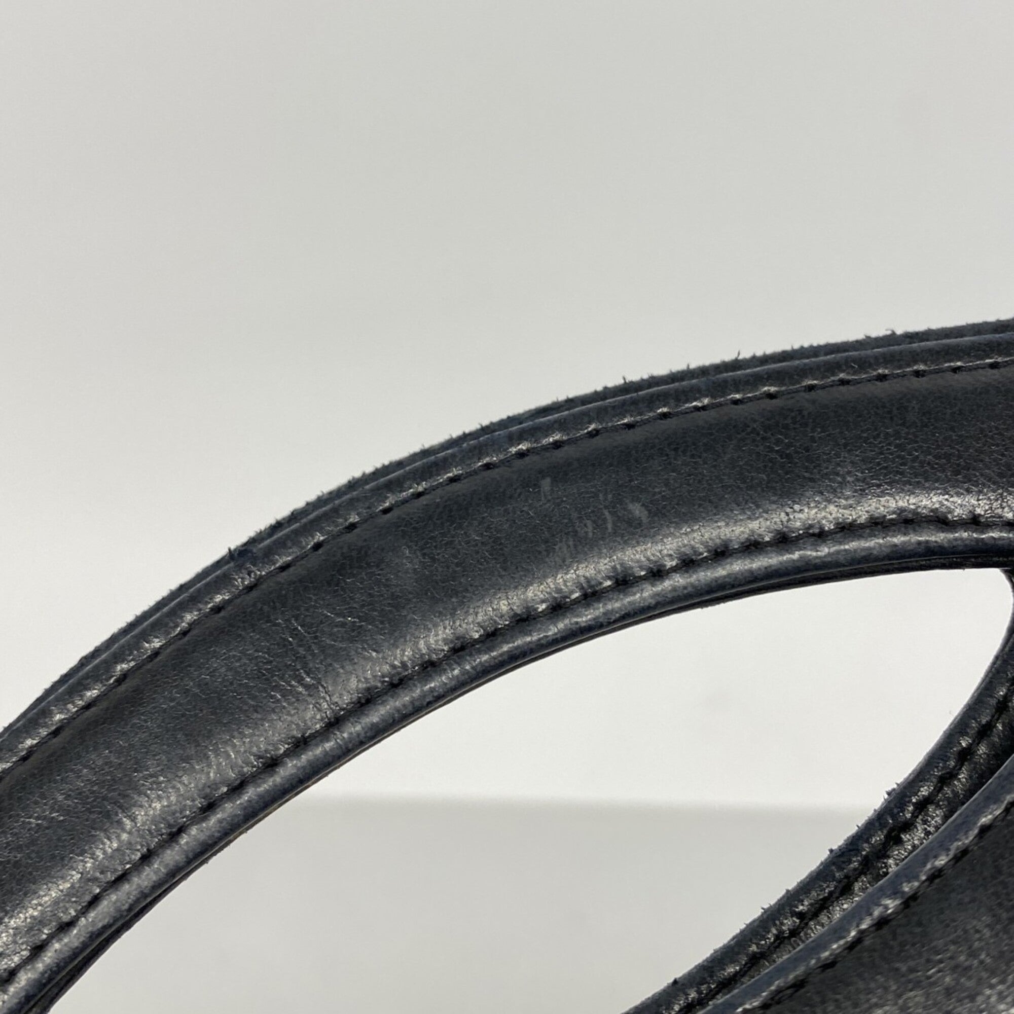 Chanel Black Leather Handbag (Pre-Owned)