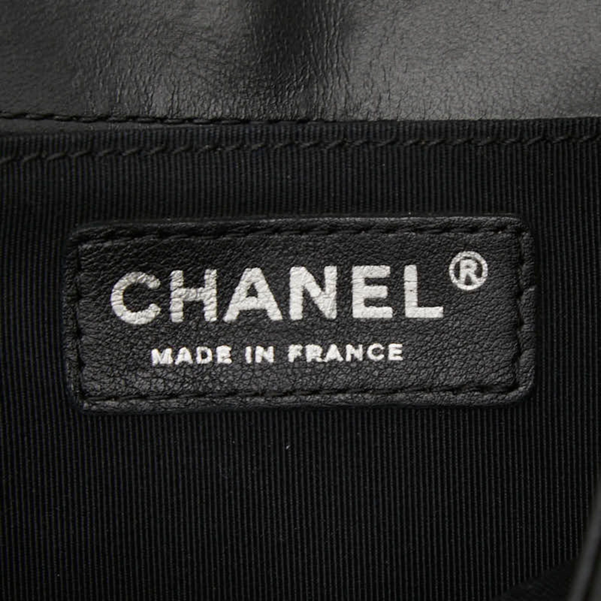 Chanel Black Leather Shoulder Bag (Pre-Owned)