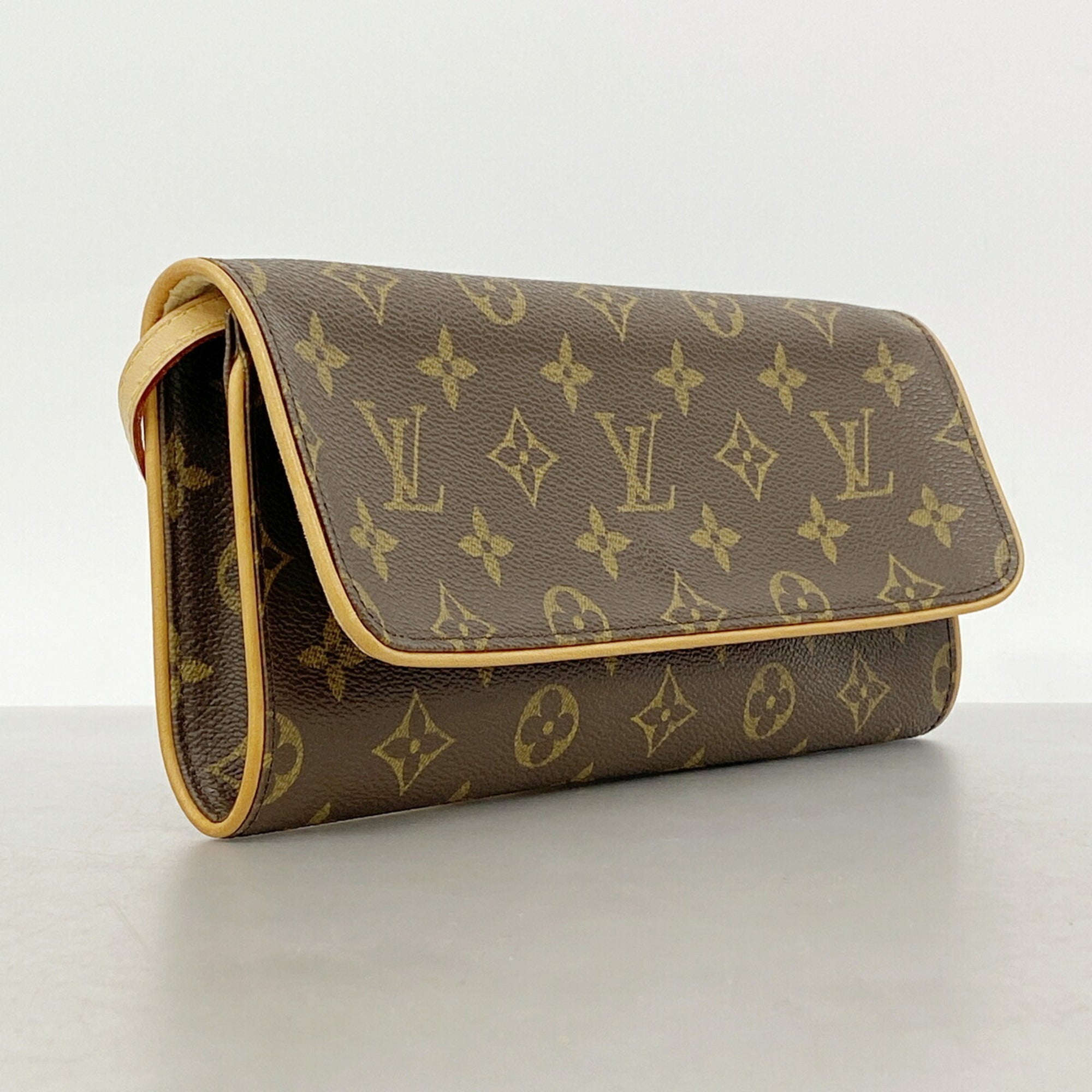 Louis Vuitton Brown Shoulder Bag (Pre-Owned)