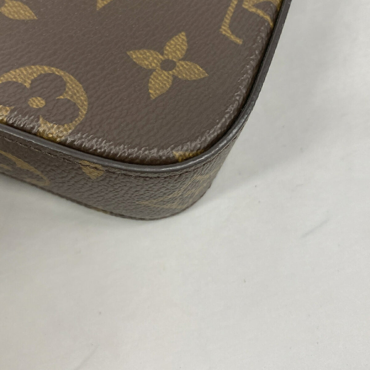 Louis Vuitton Brown Shoulder Bag (Pre-Owned)