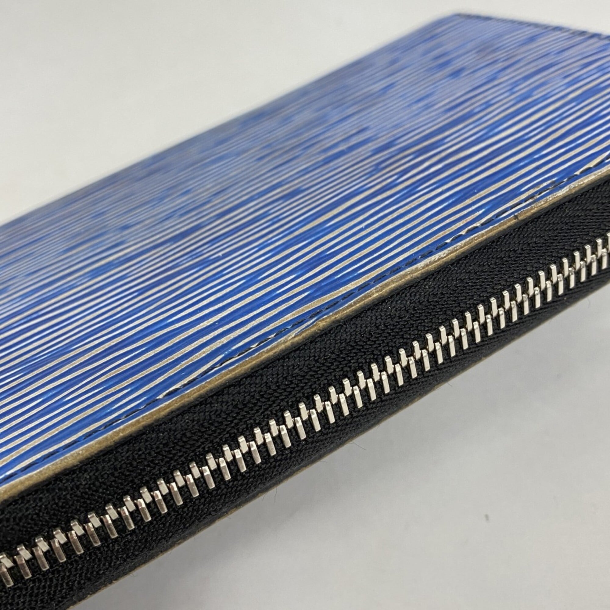 Louis Vuitton Blue Long Wallet (Bi-Fold) (Pre-Owned)