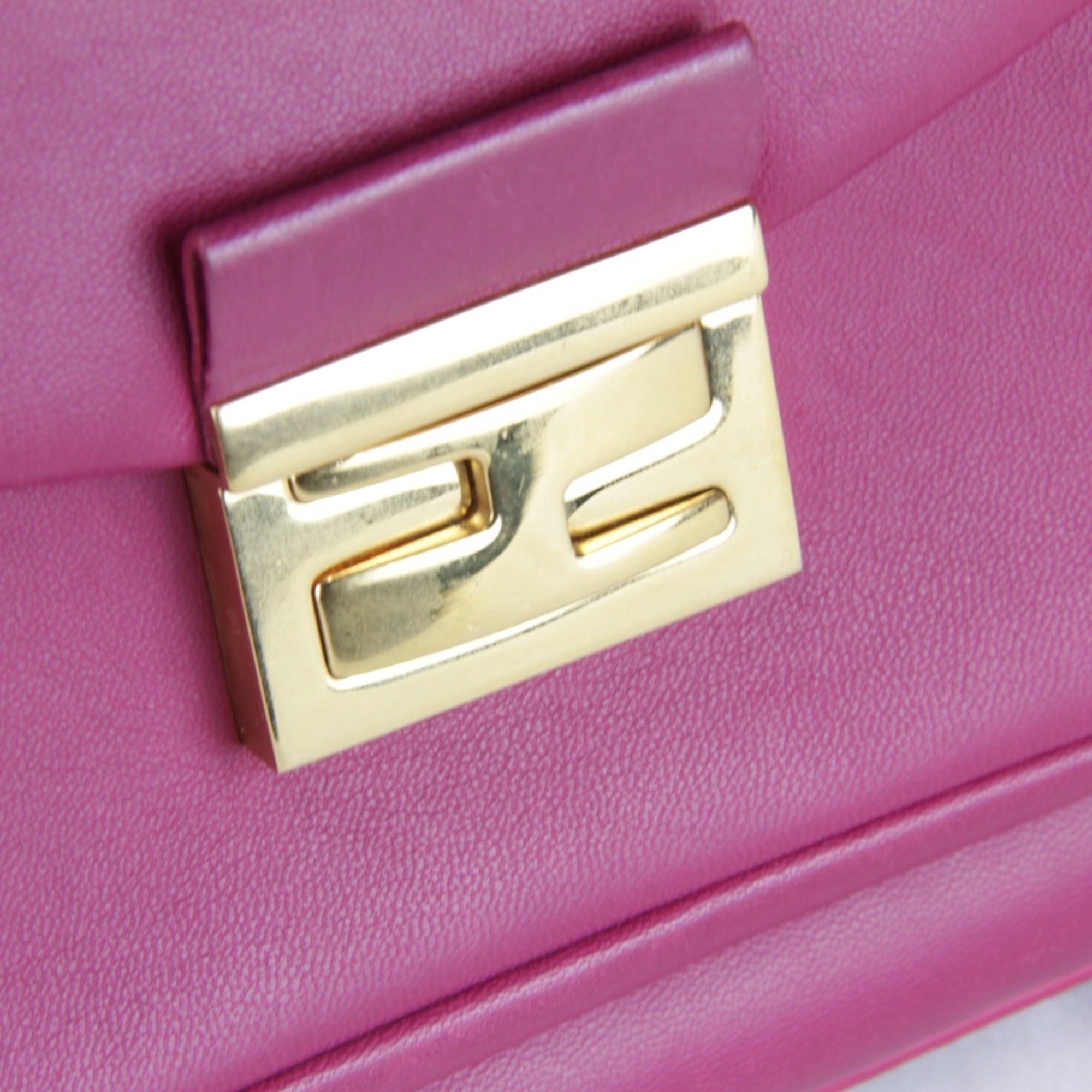 Fendi Pink Shoulder Bag (Pre-Owned)