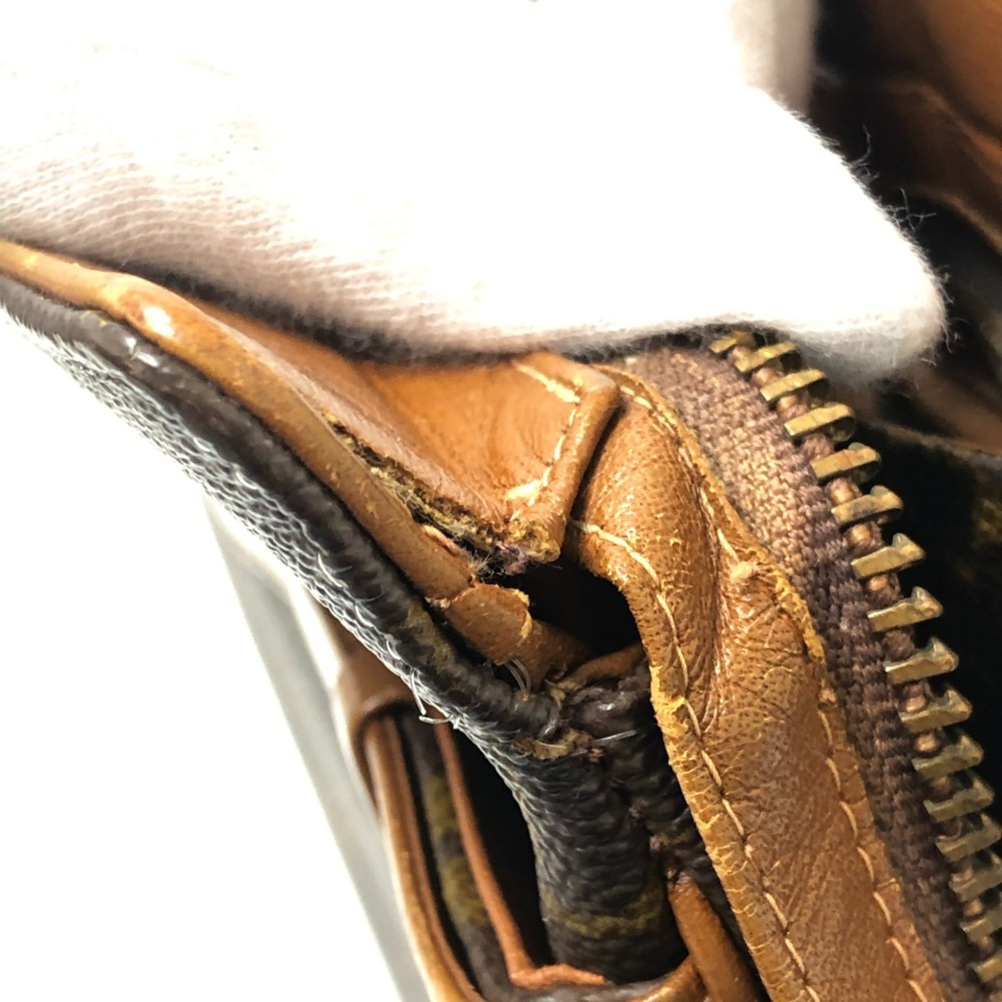 Louis Vuitton Brown Monogram Handbag (Pre-Owned)