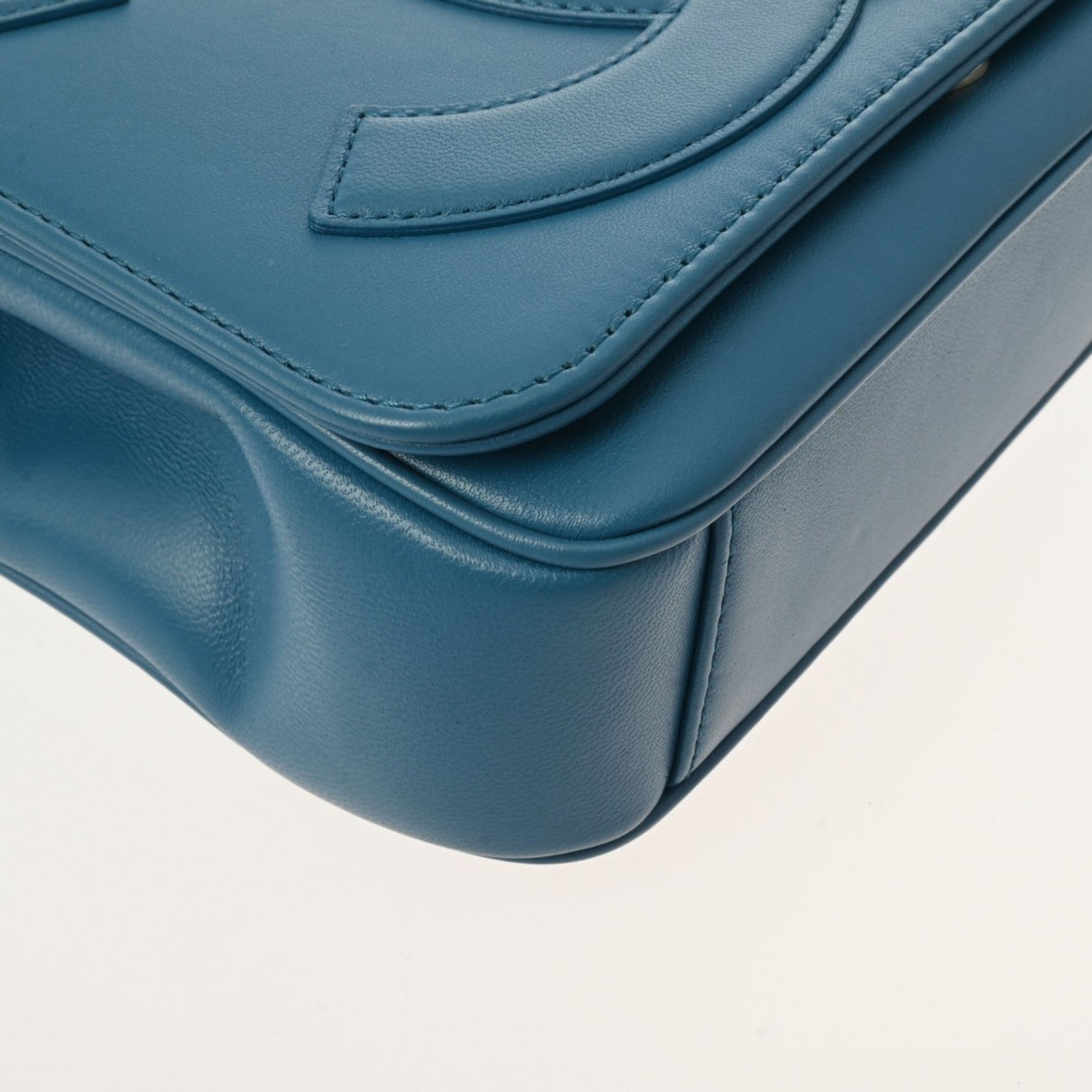 Chanel Blue Leather Shoulder Bag (Pre-Owned)